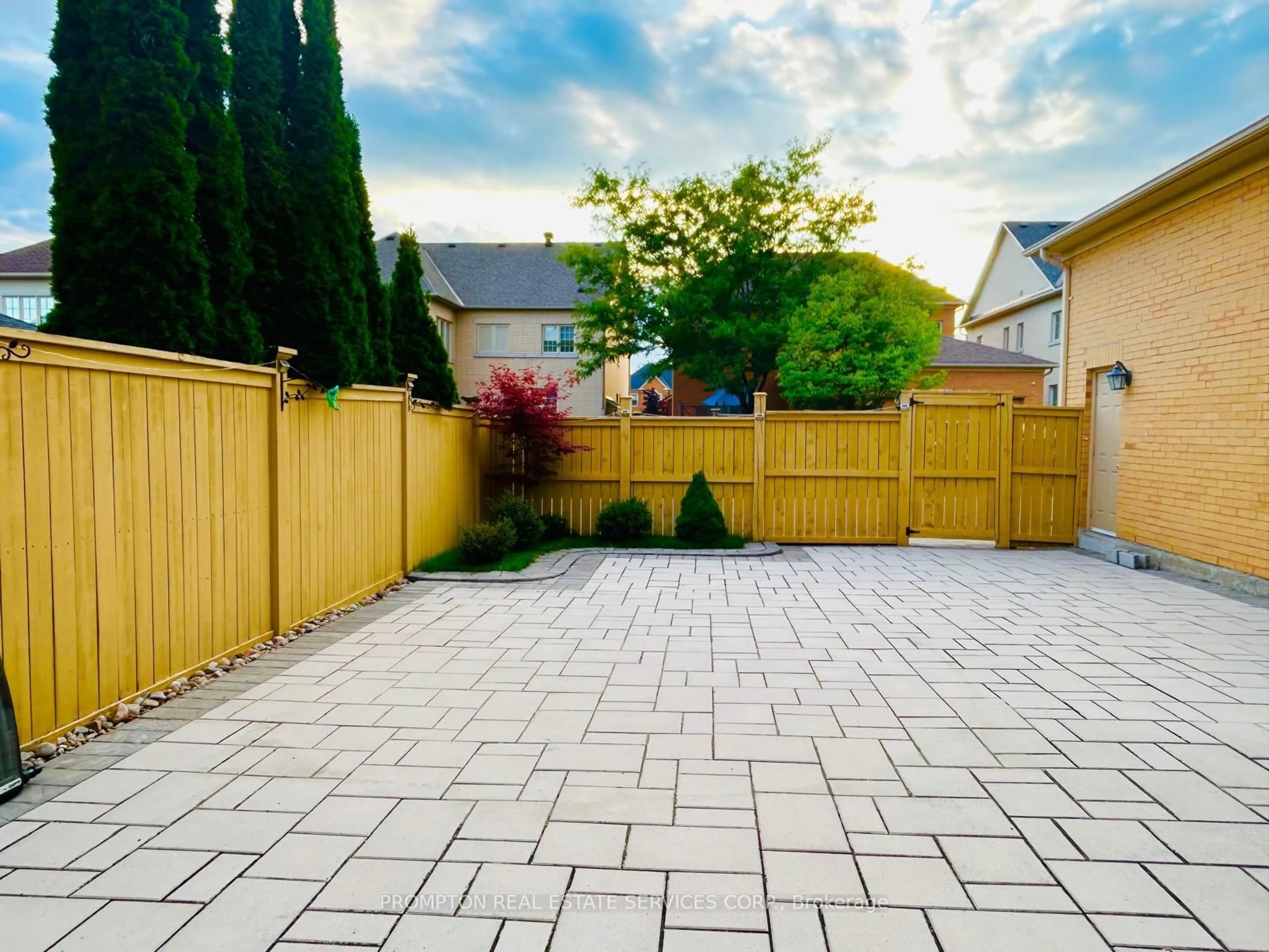 Patio, street for 10 Father McGinn Rd, Markham Ontario L6C 0A7