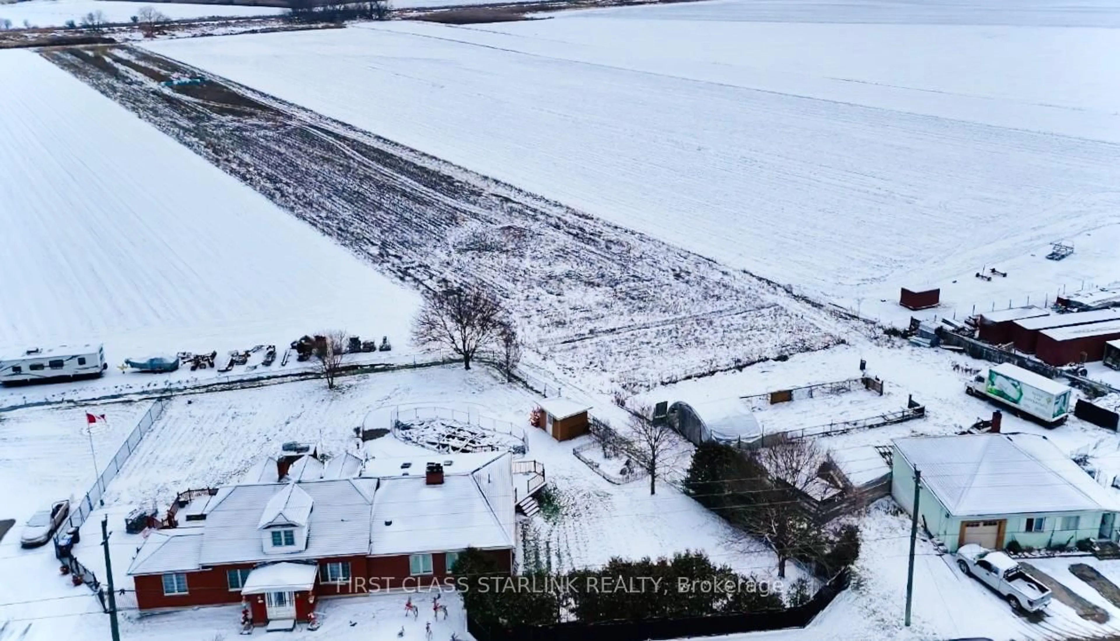 A pic from outside/outdoor area/front of a property/back of a property/a pic from drone, street for 2747 Canal Rd, Bradford West Gwillimbury Ontario L0G 1R0