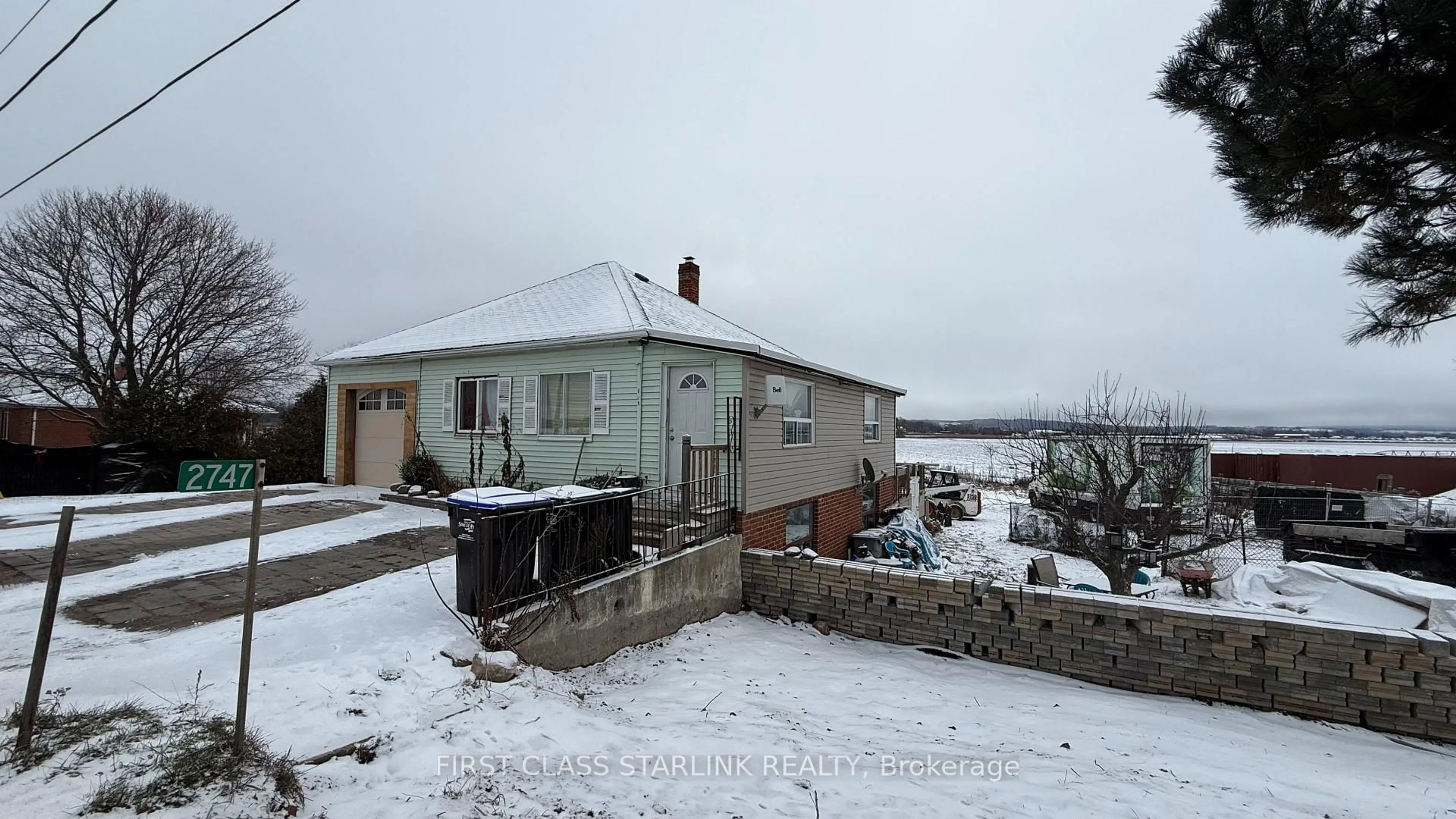 A pic from outside/outdoor area/front of a property/back of a property/a pic from drone, unknown for 2747 Canal Rd, Bradford West Gwillimbury Ontario L0G 1R0