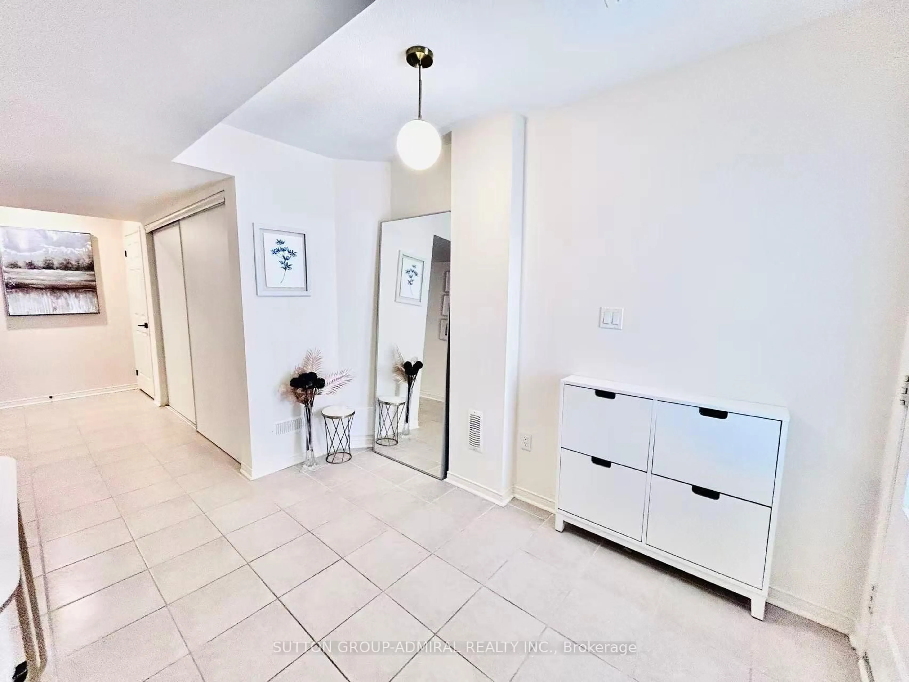 Indoor entryway for 14 McGrath Ave, Richmond Hill Ontario L4S 0K5