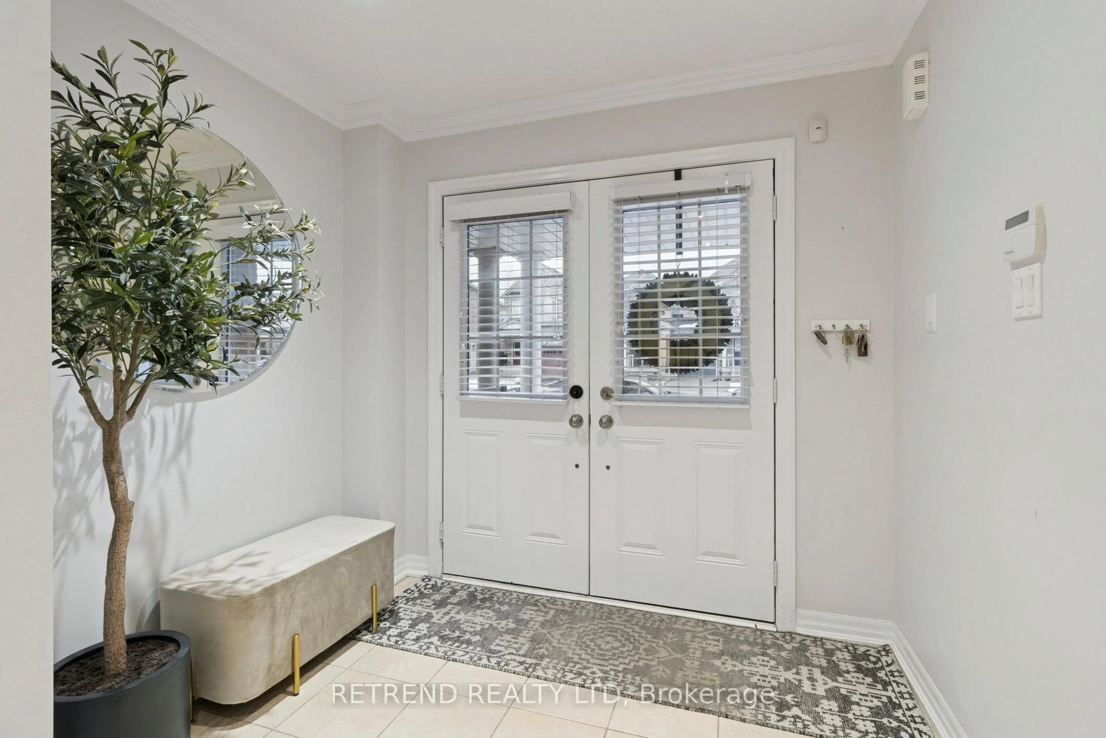 Indoor entryway for 6 Summit Dr, Vaughan Ontario L4H 0E8