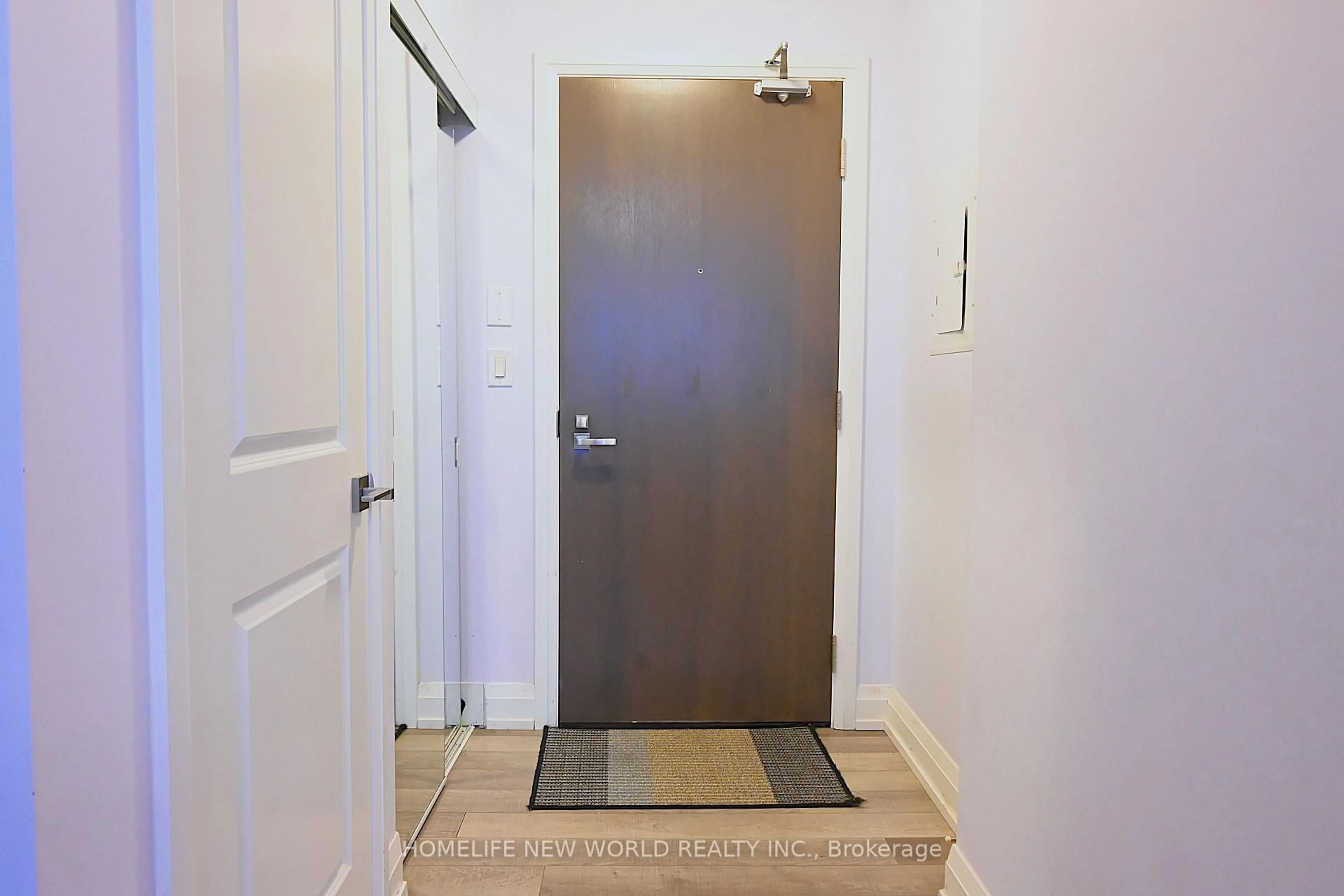 Indoor entryway for 7161 Yonge St #PH2-08, Markham Ontario L3T 0C8