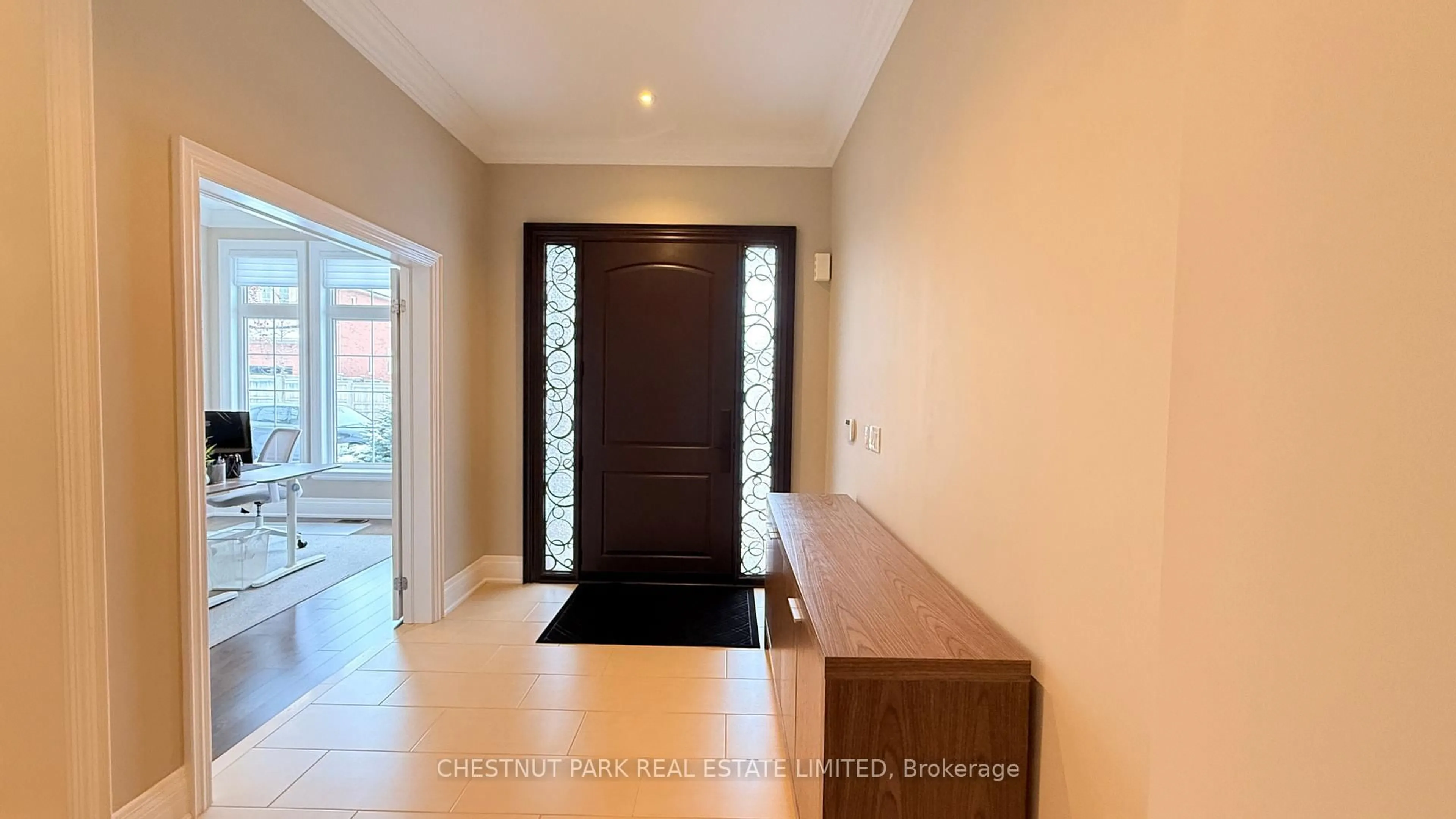 Indoor entryway for 92 Heintzman Cres, Vaughan Ontario L6A 4T1
