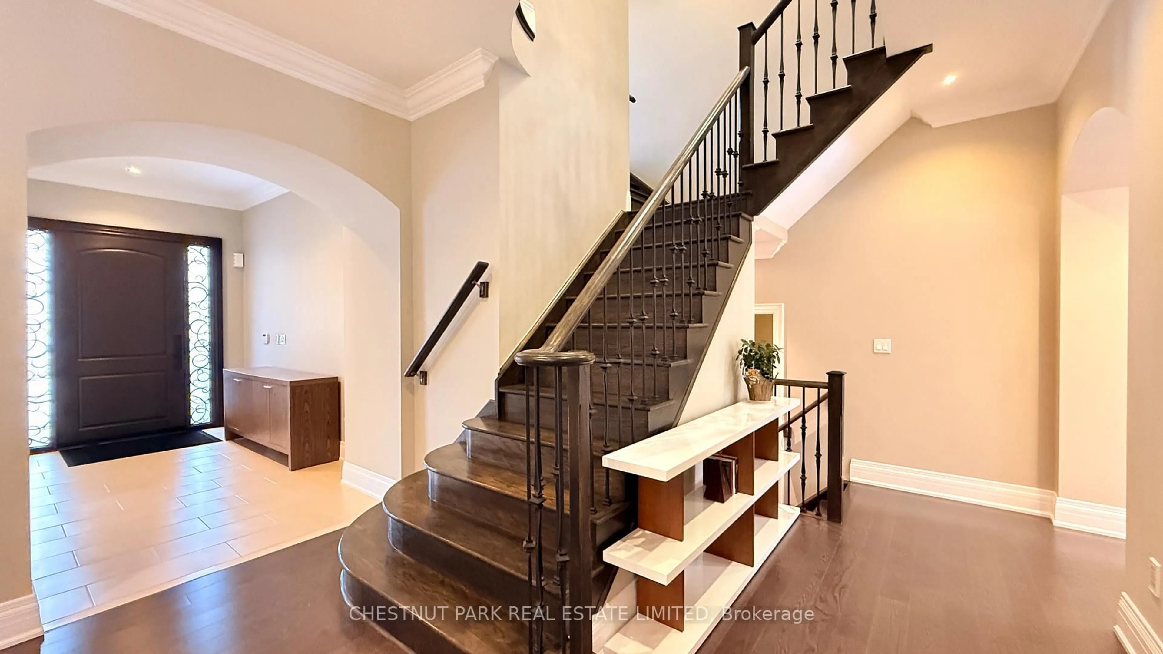 Unknown for 92 Heintzman Cres, Vaughan Ontario L6A 4T1