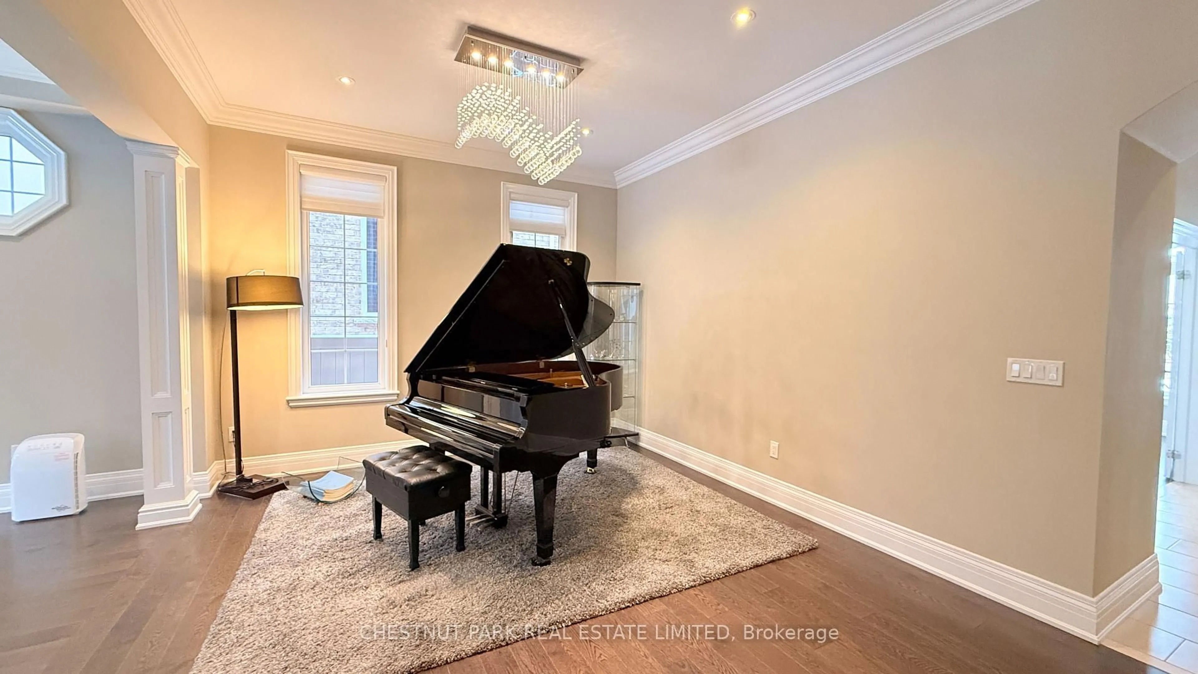 A pic of a room for 92 Heintzman Cres, Vaughan Ontario L6A 4T1
