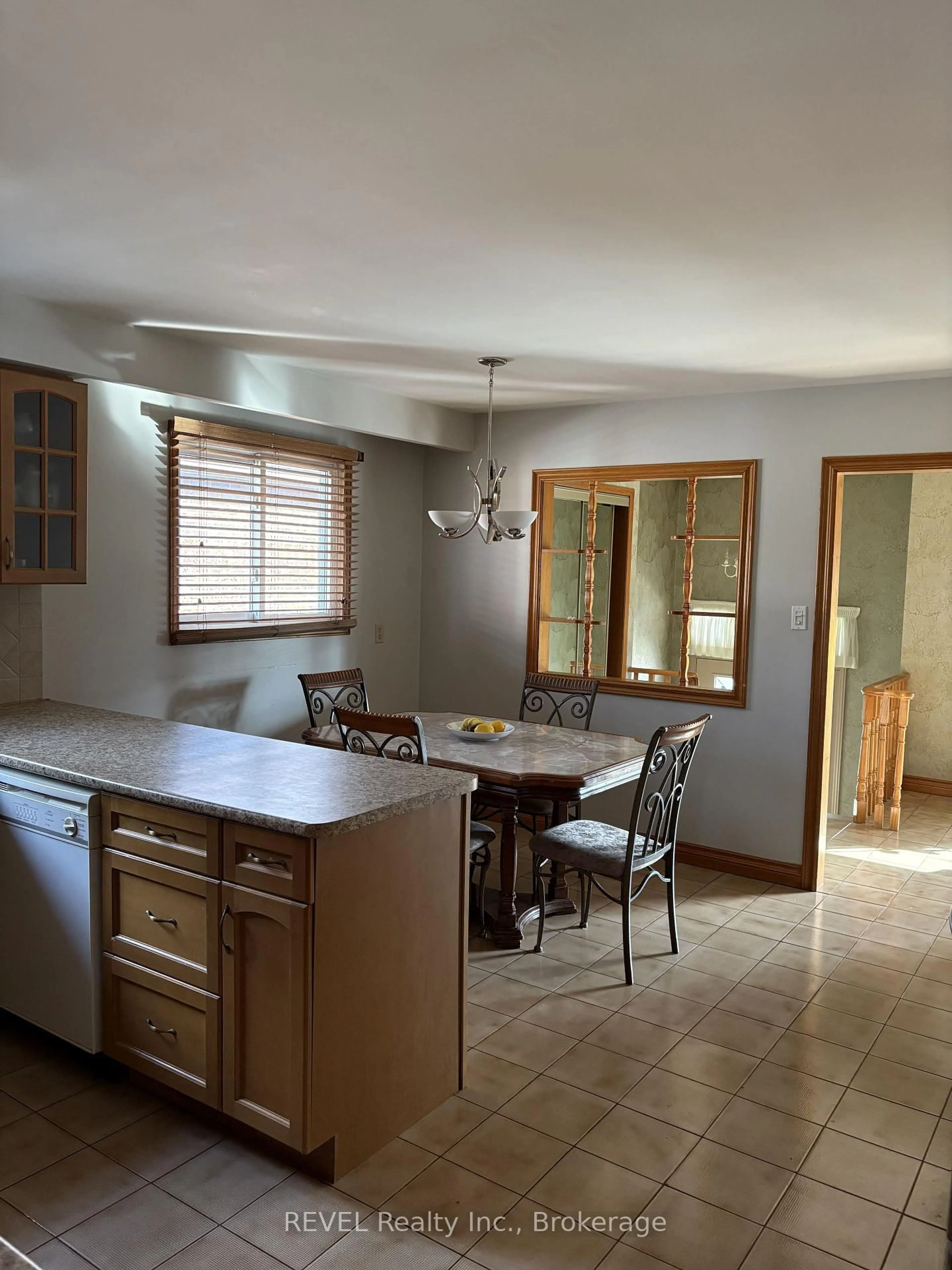 Open concept kitchen, unknown for 78 Ashburn Cres, Vaughan Ontario L4L 1G9