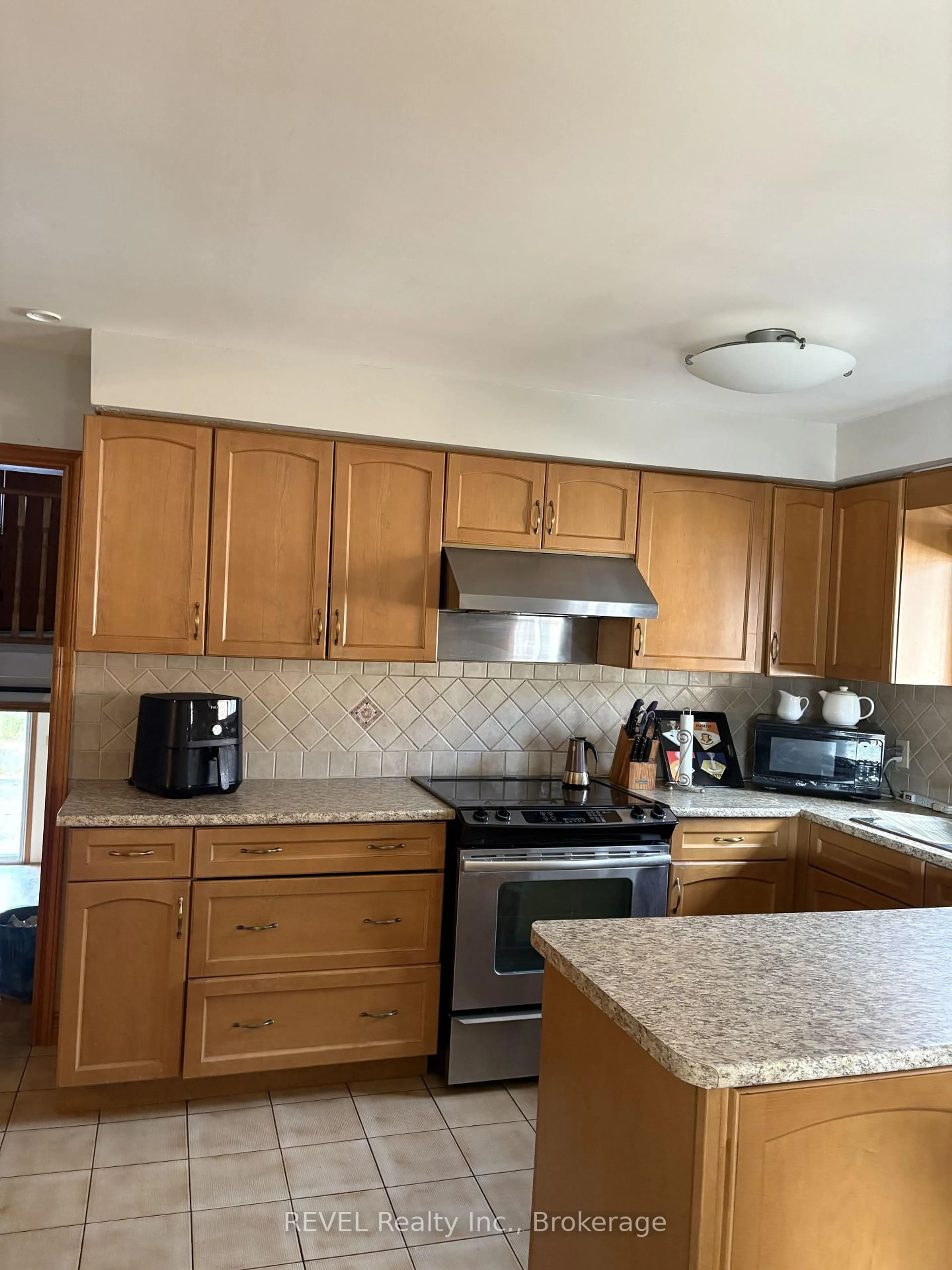 Standard kitchen, unknown for 78 Ashburn Cres, Vaughan Ontario L4L 1G9