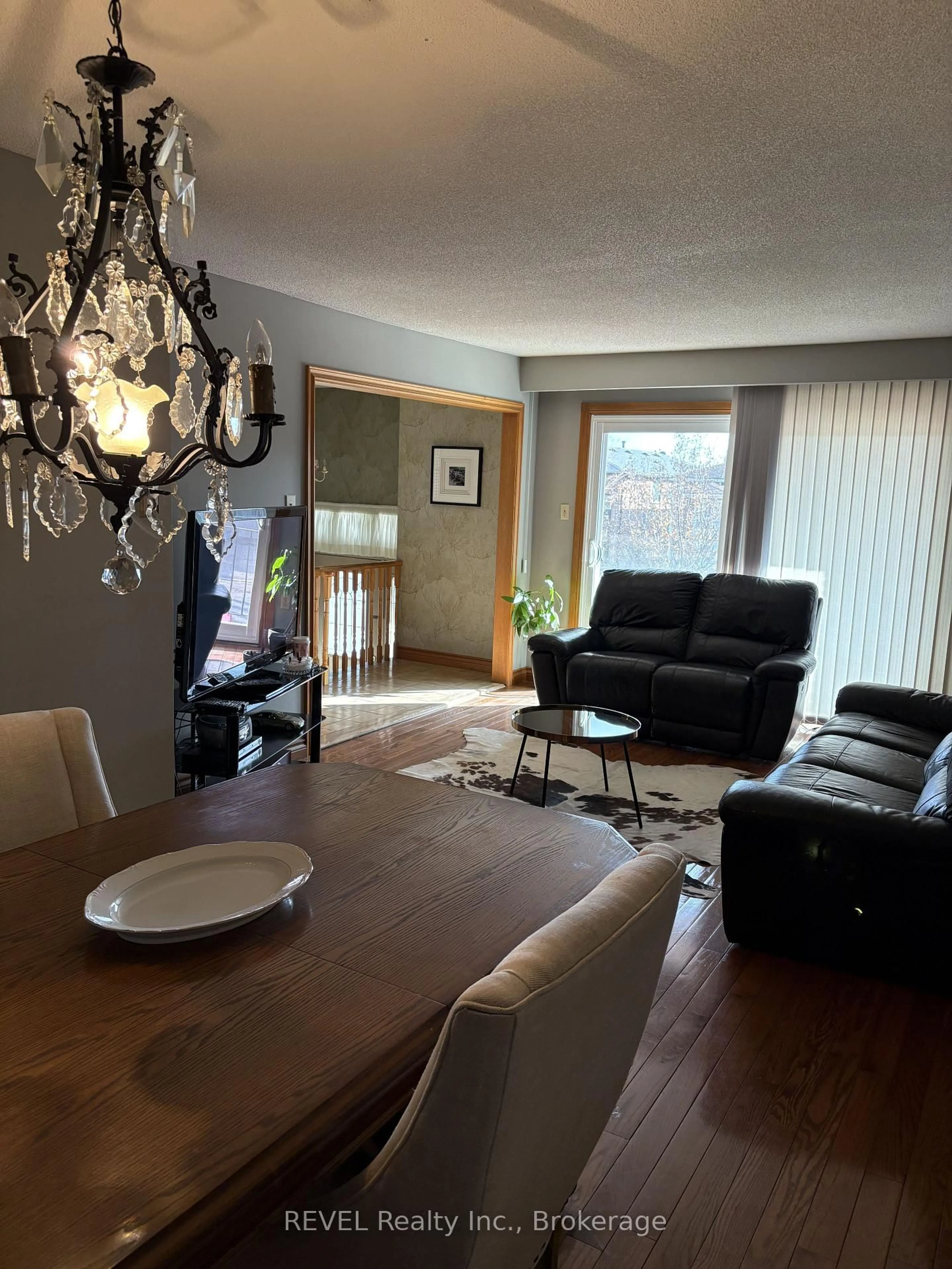 Living room with furniture, wood/laminate floor for 78 Ashburn Cres, Vaughan Ontario L4L 1G9
