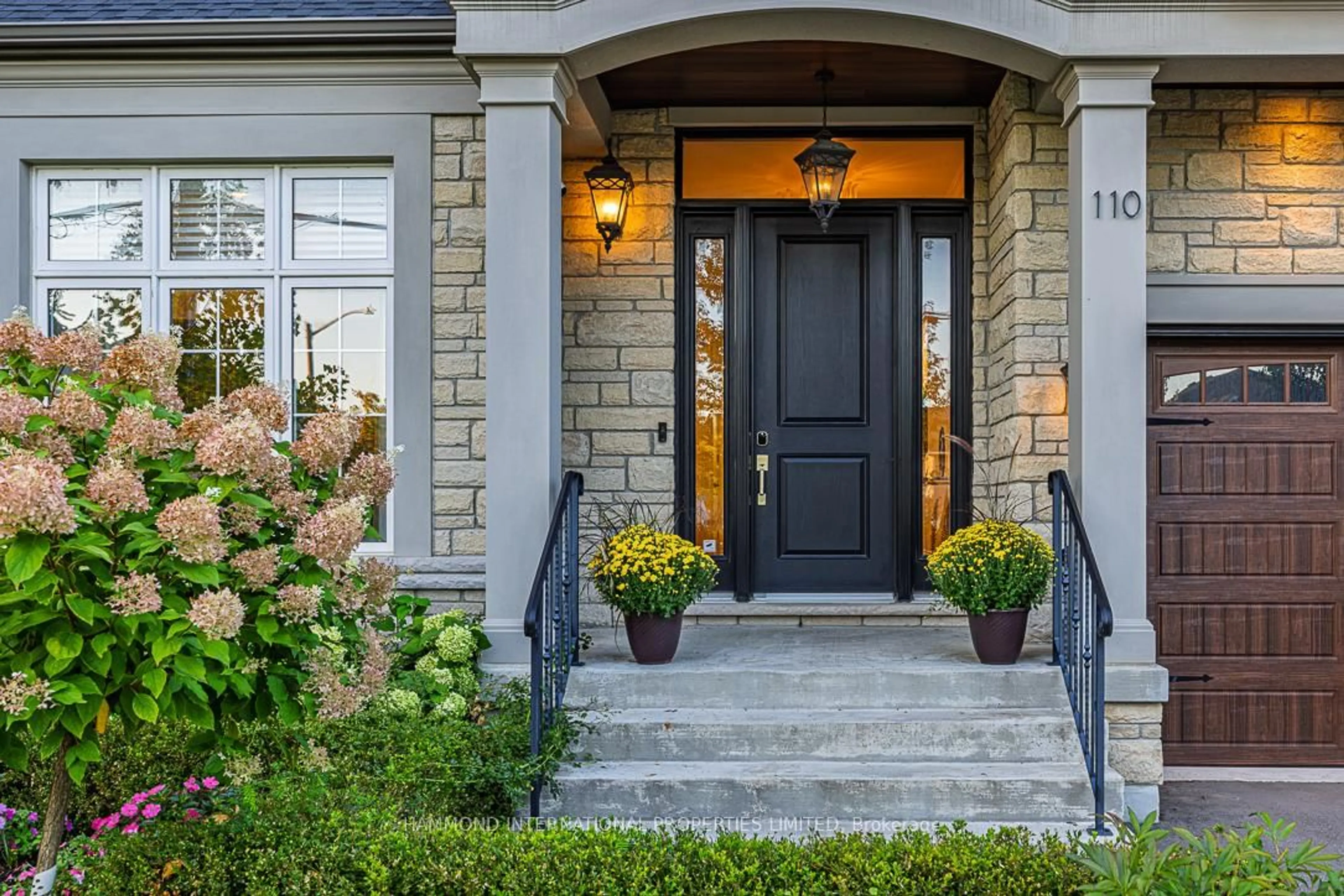 Indoor entryway for 110 Snively St, Richmond Hill Ontario L4E 3E8