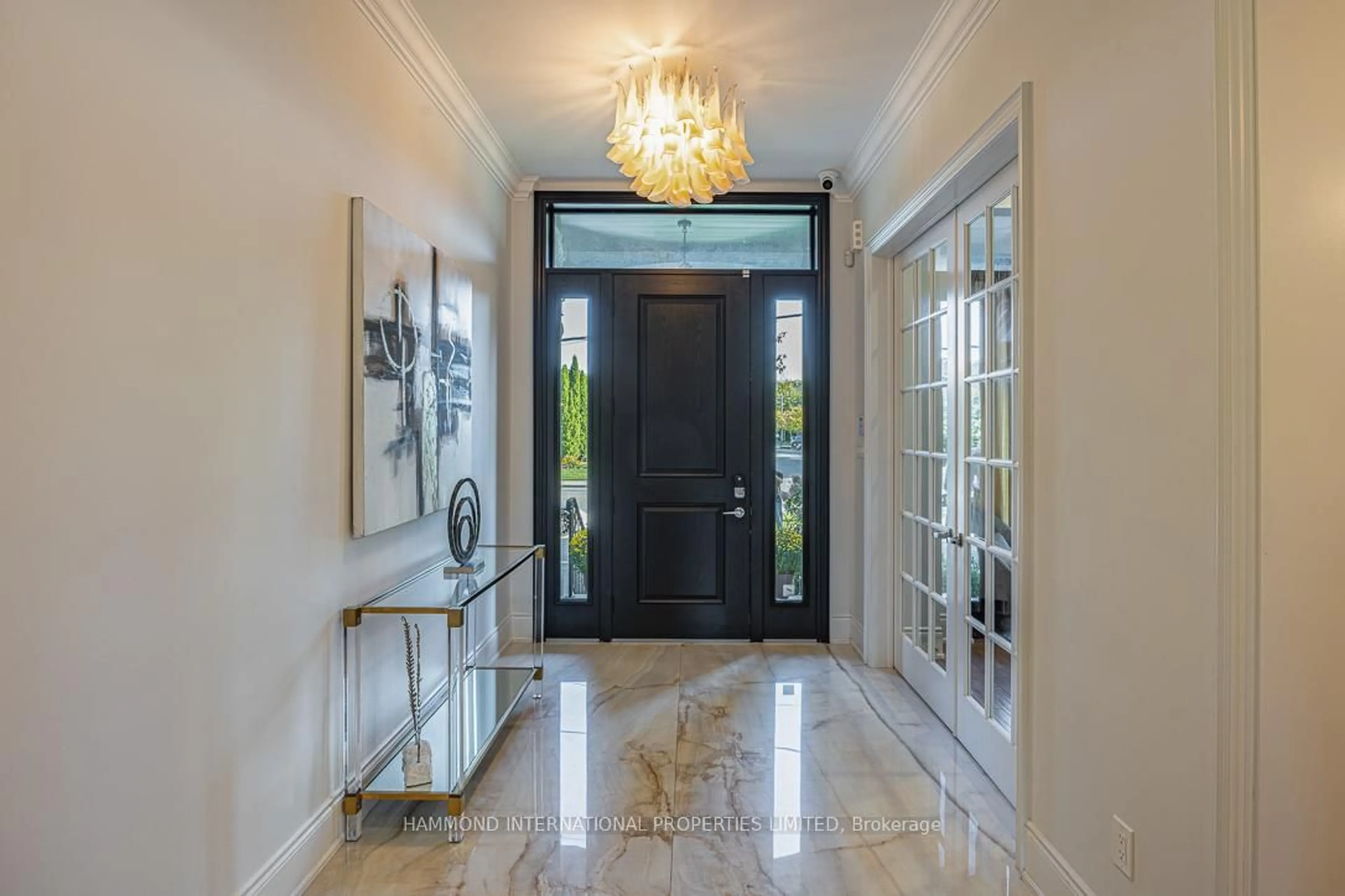 Indoor entryway for 110 Snively St, Richmond Hill Ontario L4E 3E8