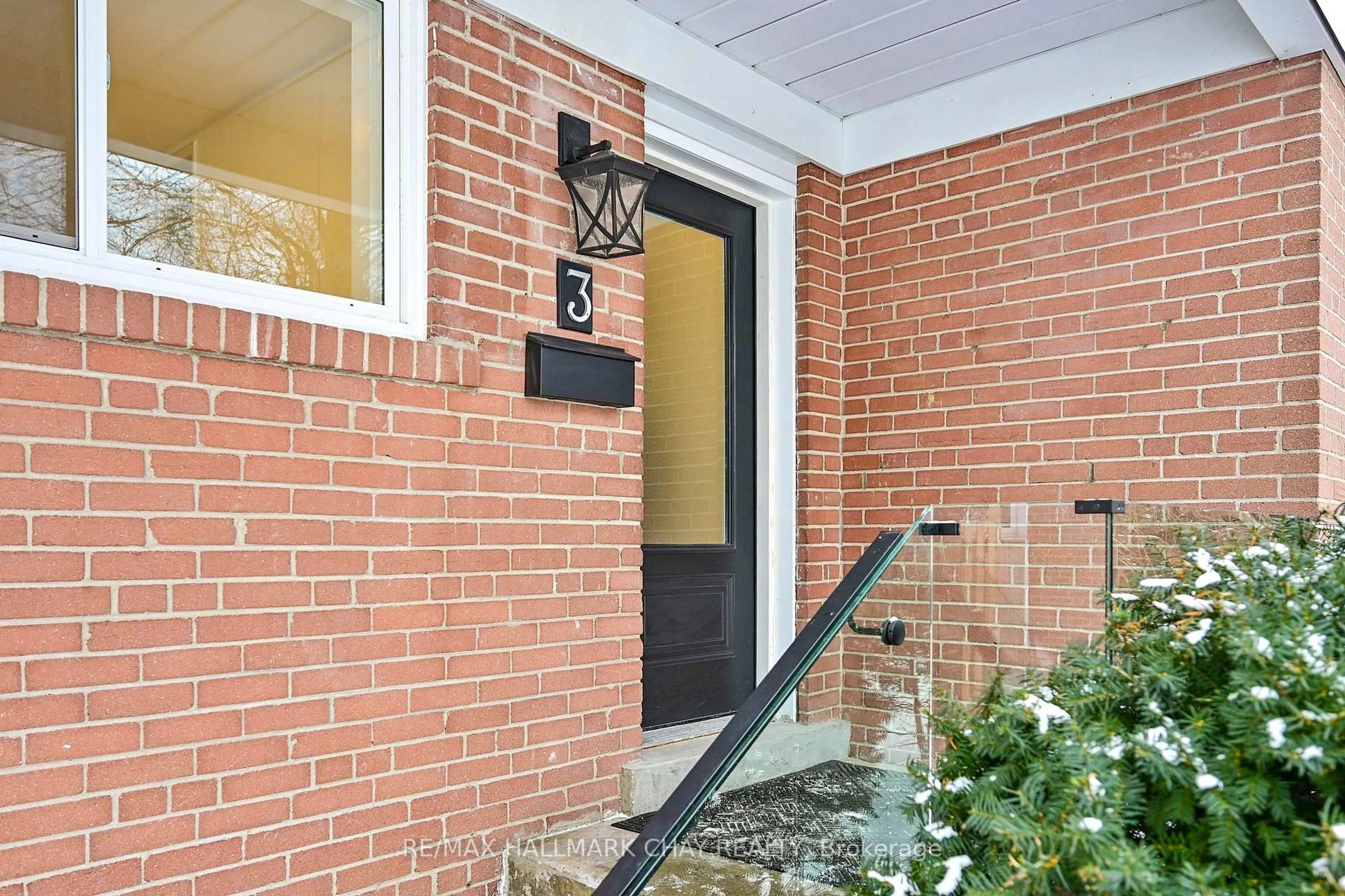 Home with brick exterior material, street for 3 Davidson Rd, Aurora Ontario L4G 2A9