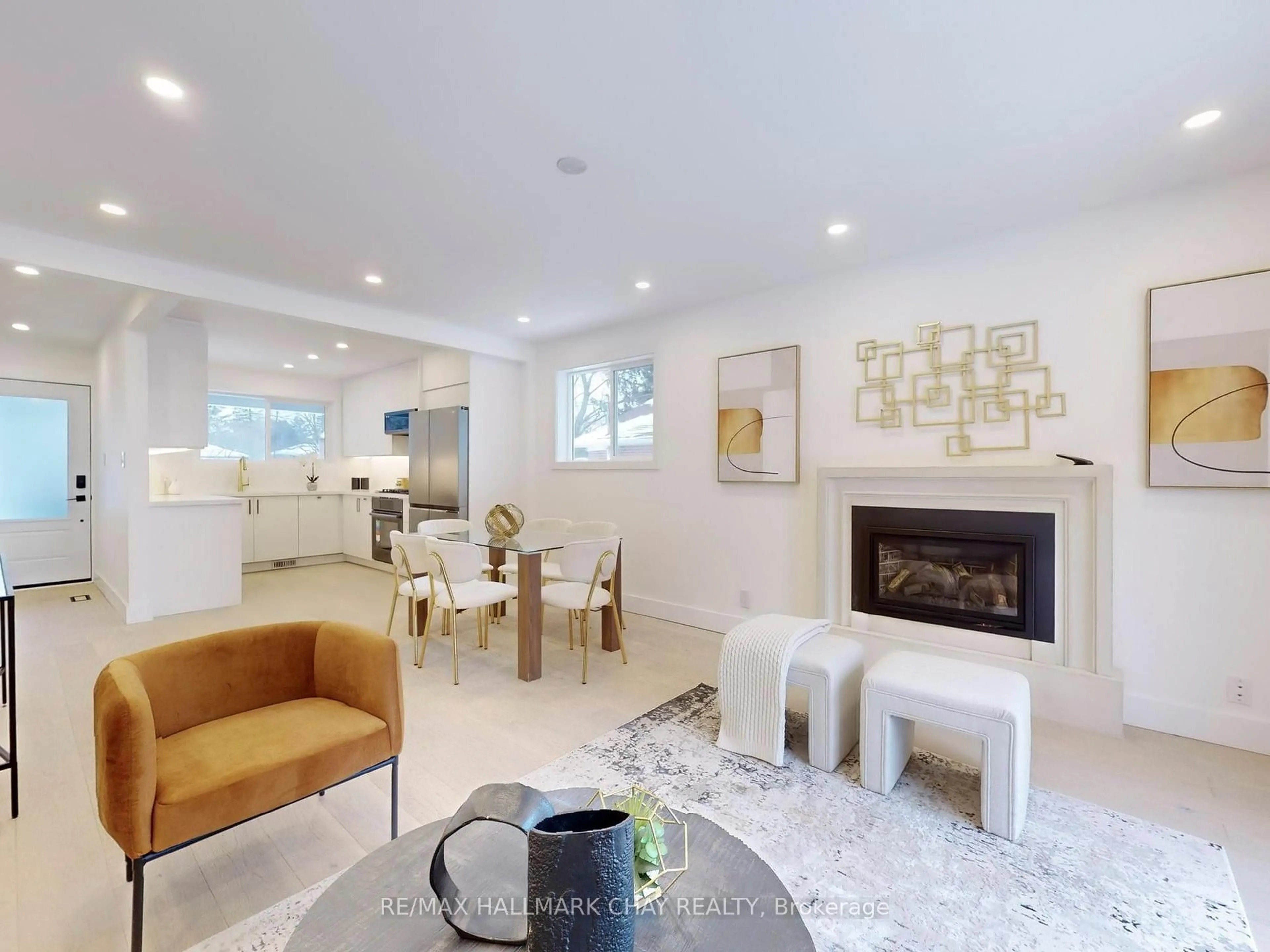 Living room with furniture, ceramic/tile floor for 3 Davidson Rd, Aurora Ontario L4G 2A9