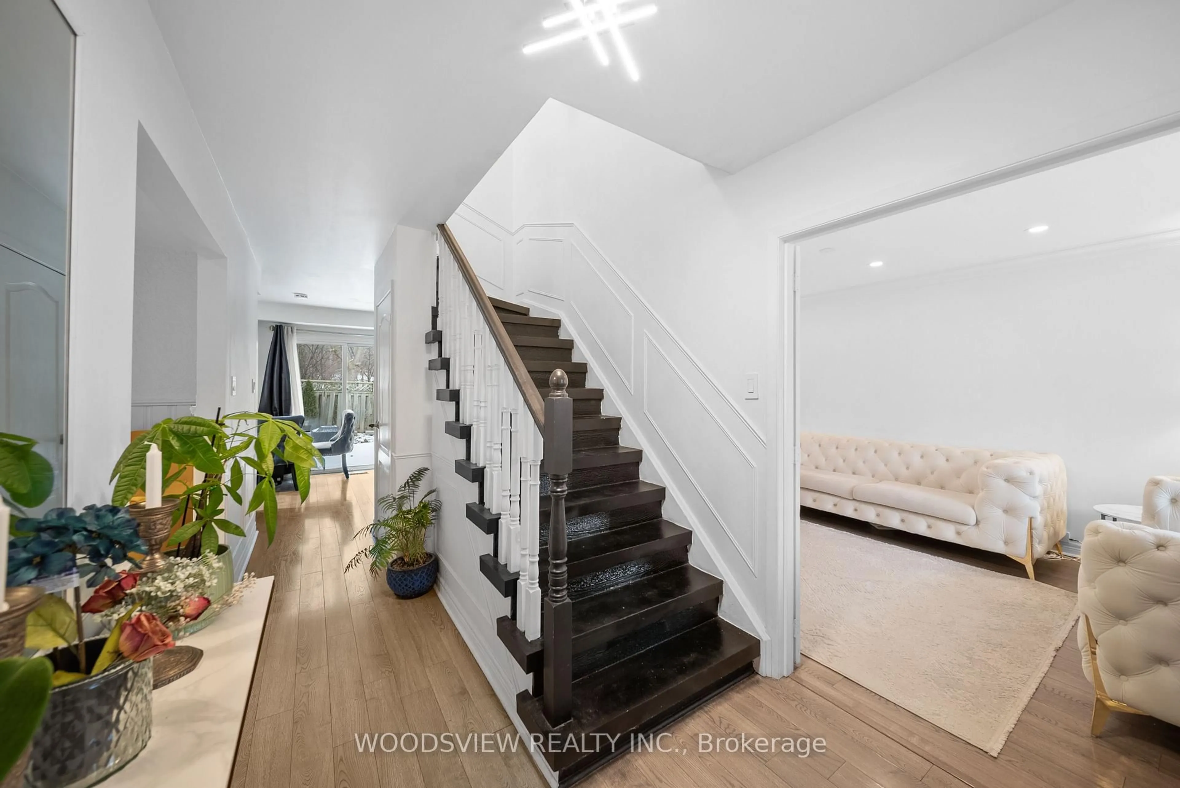 Indoor entryway for 29 Misty Moor Dr, Richmond Hill Ontario L4C 6P9