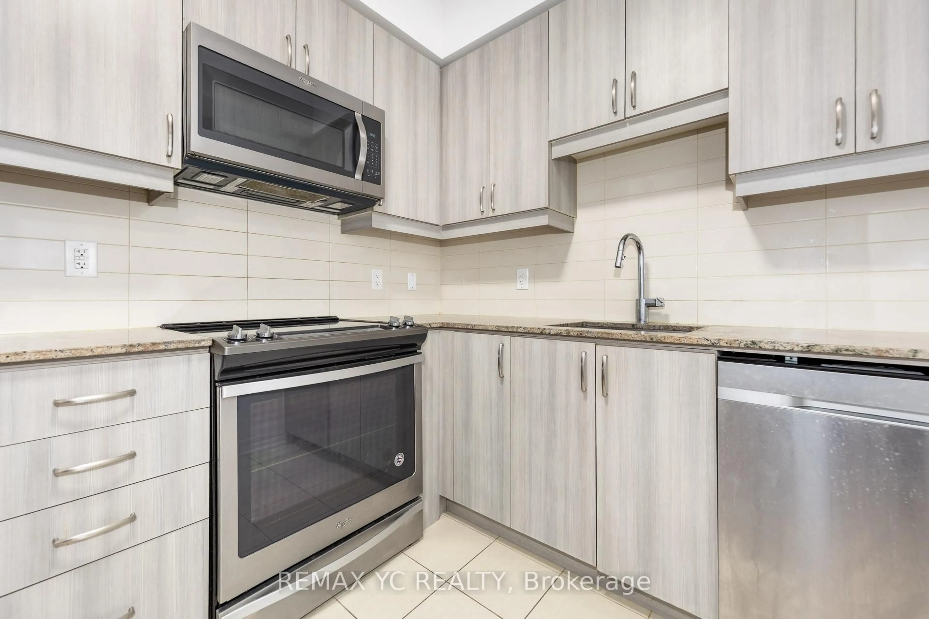 Standard kitchen, unknown for 9191 Yonge St #201, Richmond Hill Ontario L4C 1E2