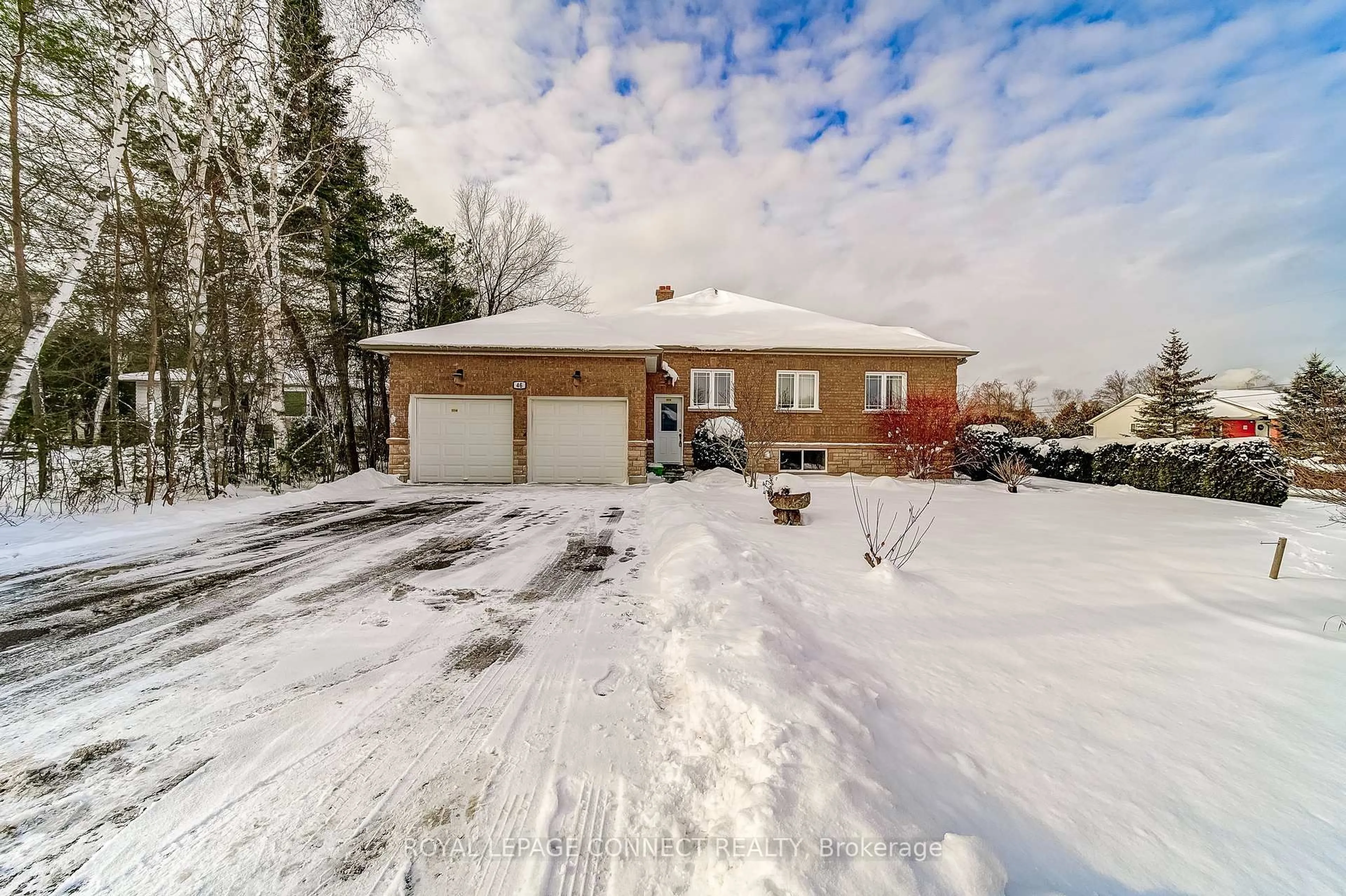 A pic from outside/outdoor area/front of a property/back of a property/a pic from drone, street for 46 Alexander Blvd, Georgina Ontario L0E 1L0