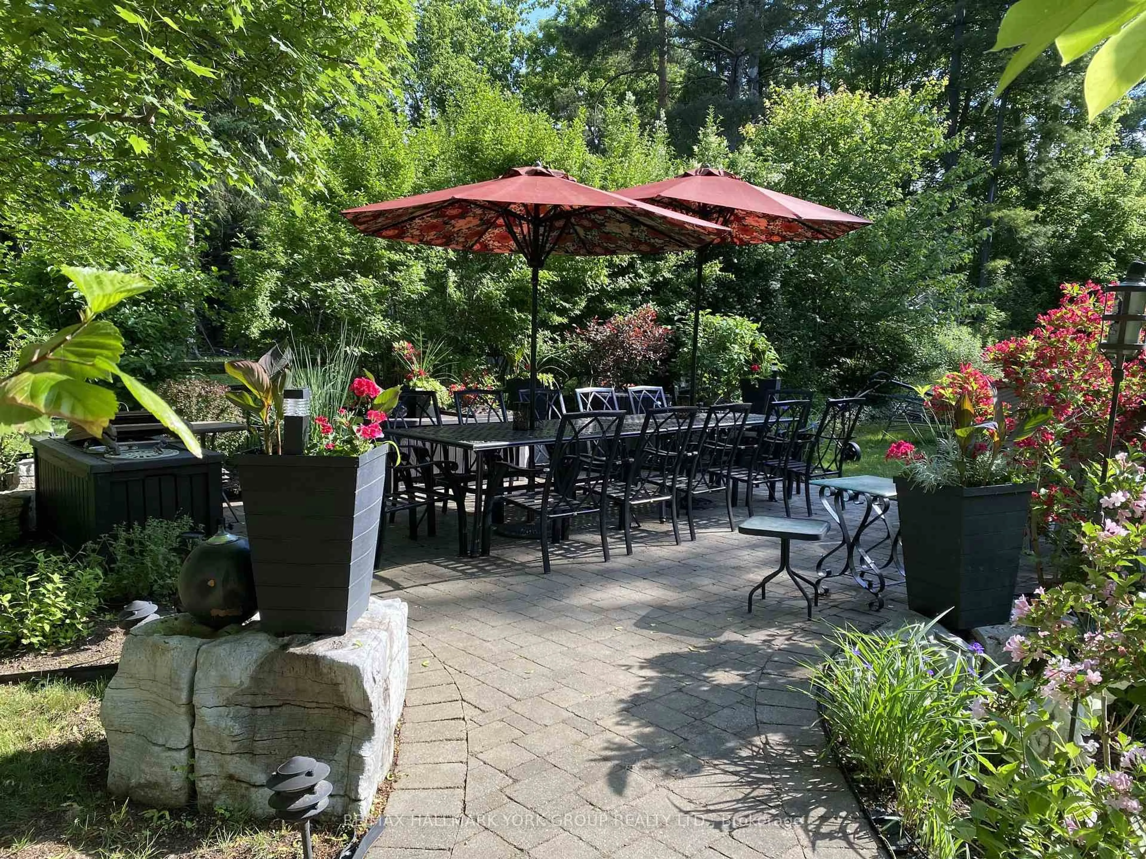 Patio, street for 390 Main St, King Ontario L0G 1T0