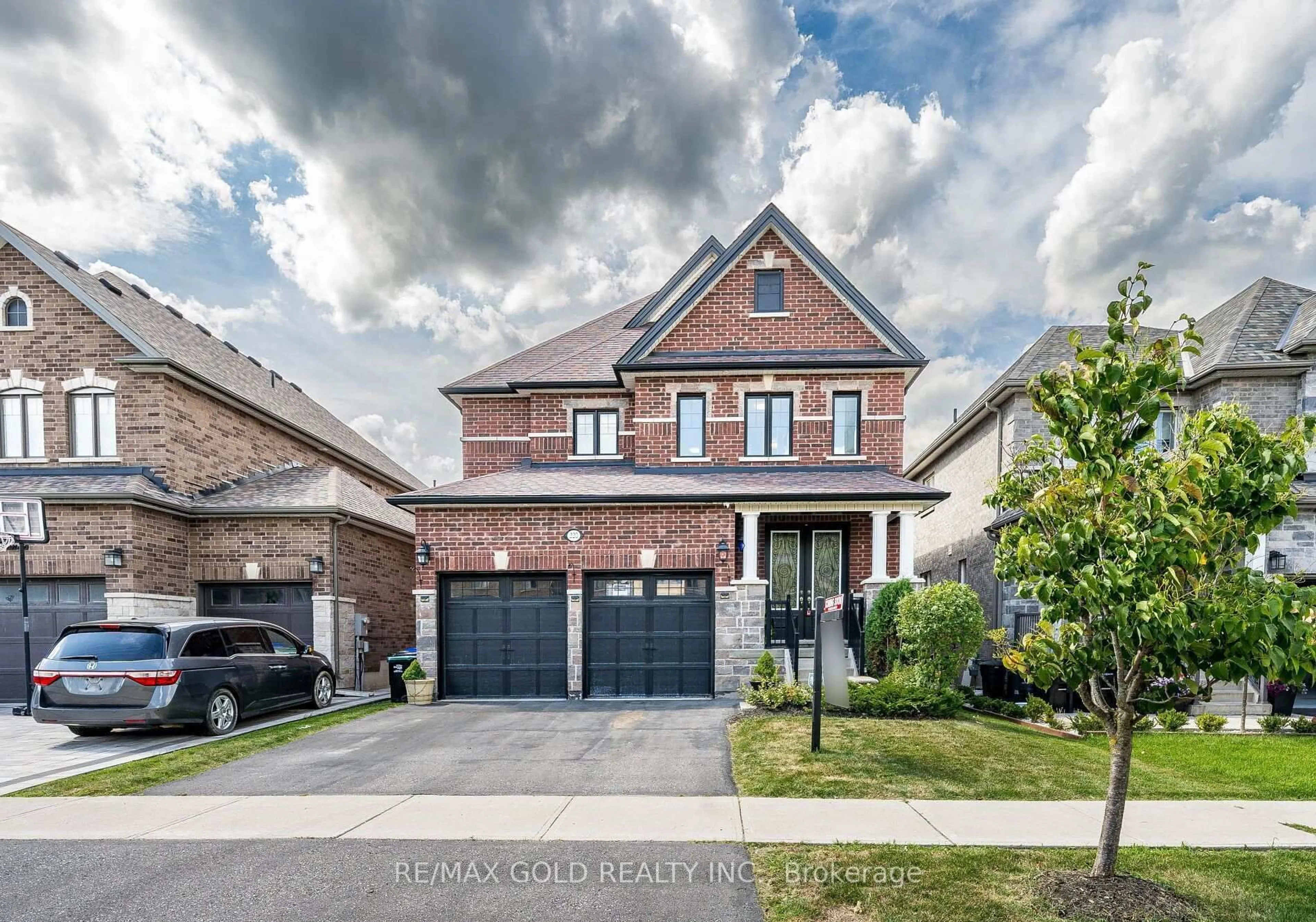 Home with brick exterior material, street for 220 Eight Ave, New Tecumseth Ontario L9R 0H8