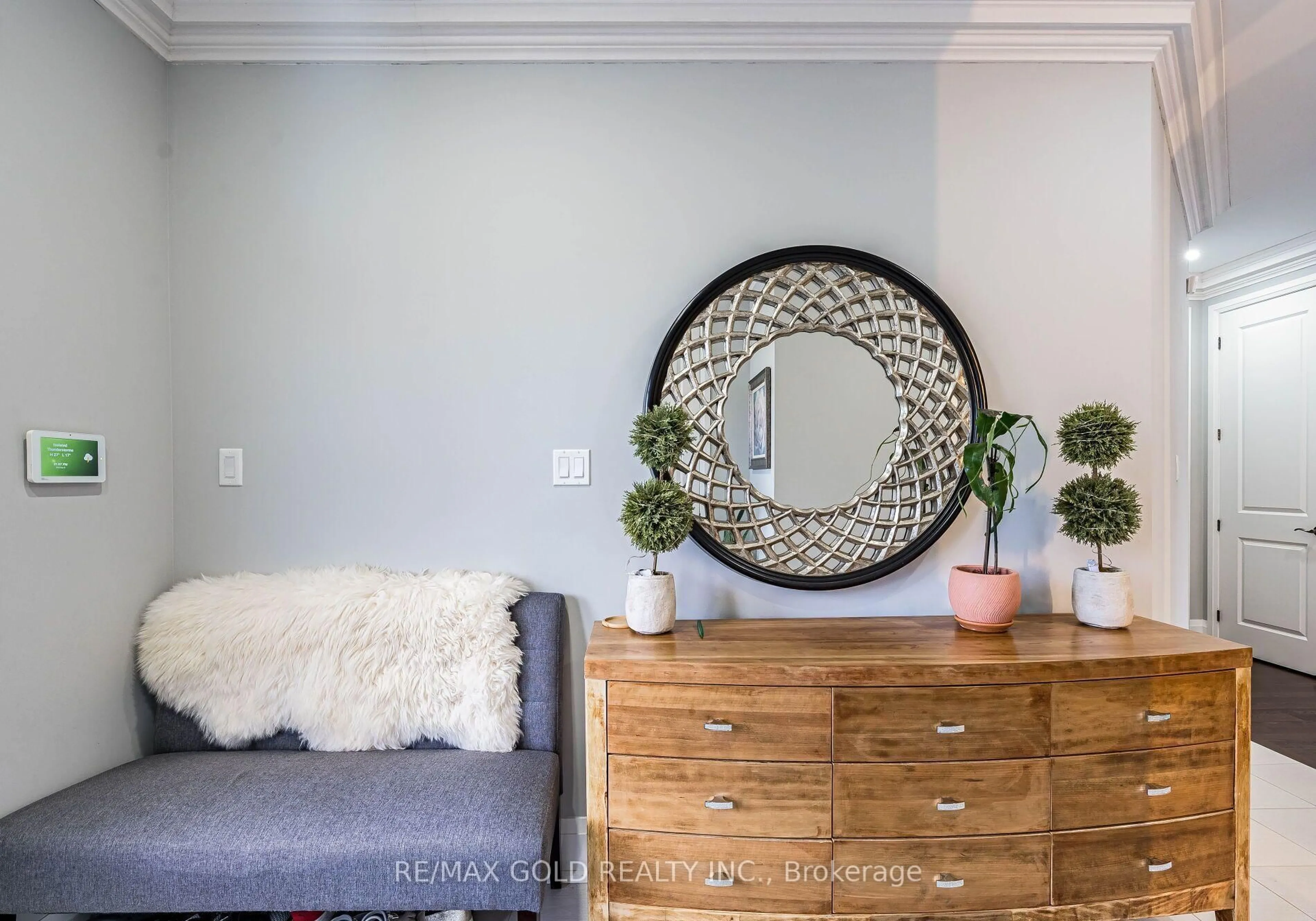 Indoor entryway for 220 Eight Ave, New Tecumseth Ontario L9R 0H8