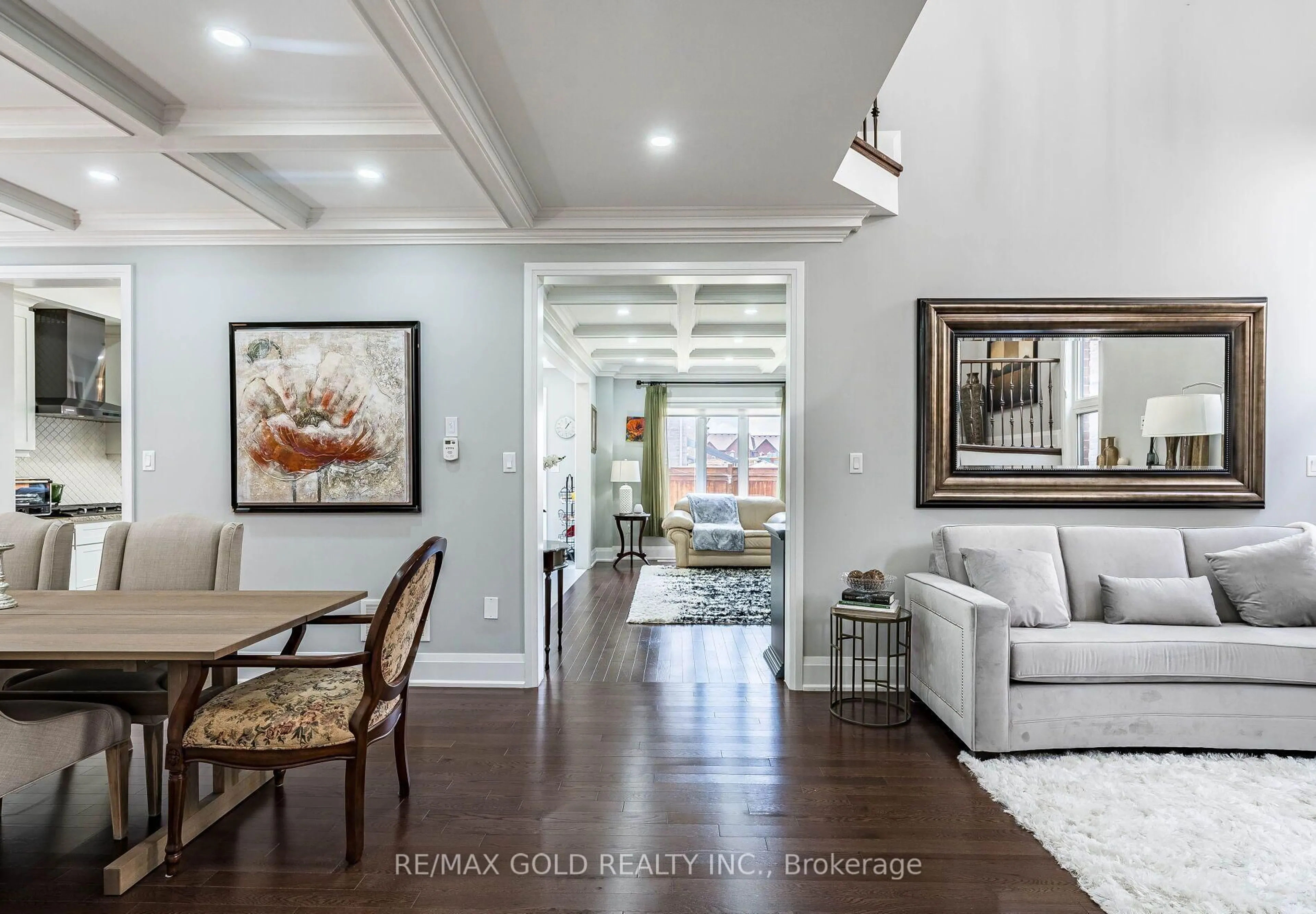 Indoor entryway for 220 Eight Ave, New Tecumseth Ontario L9R 0H8