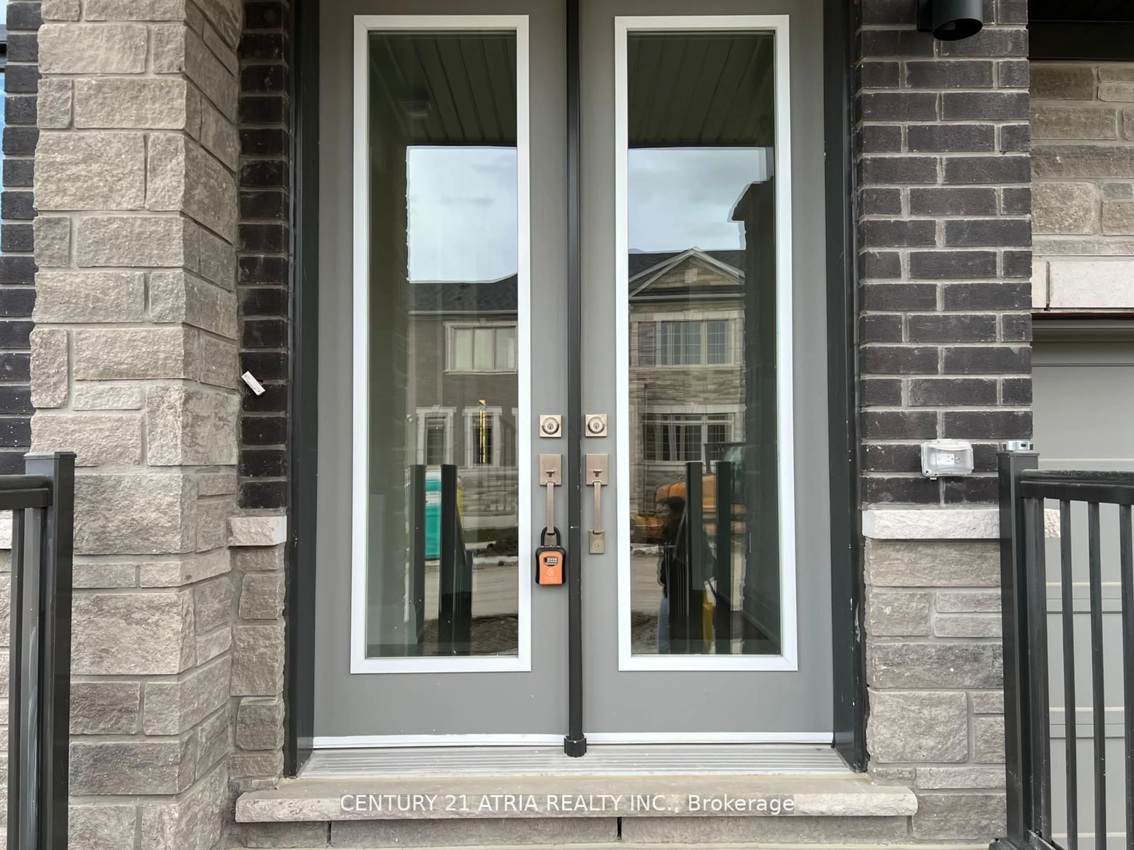 Indoor entryway for 46 Boccella Cres, Richmond Hill Ontario L4B 0J1