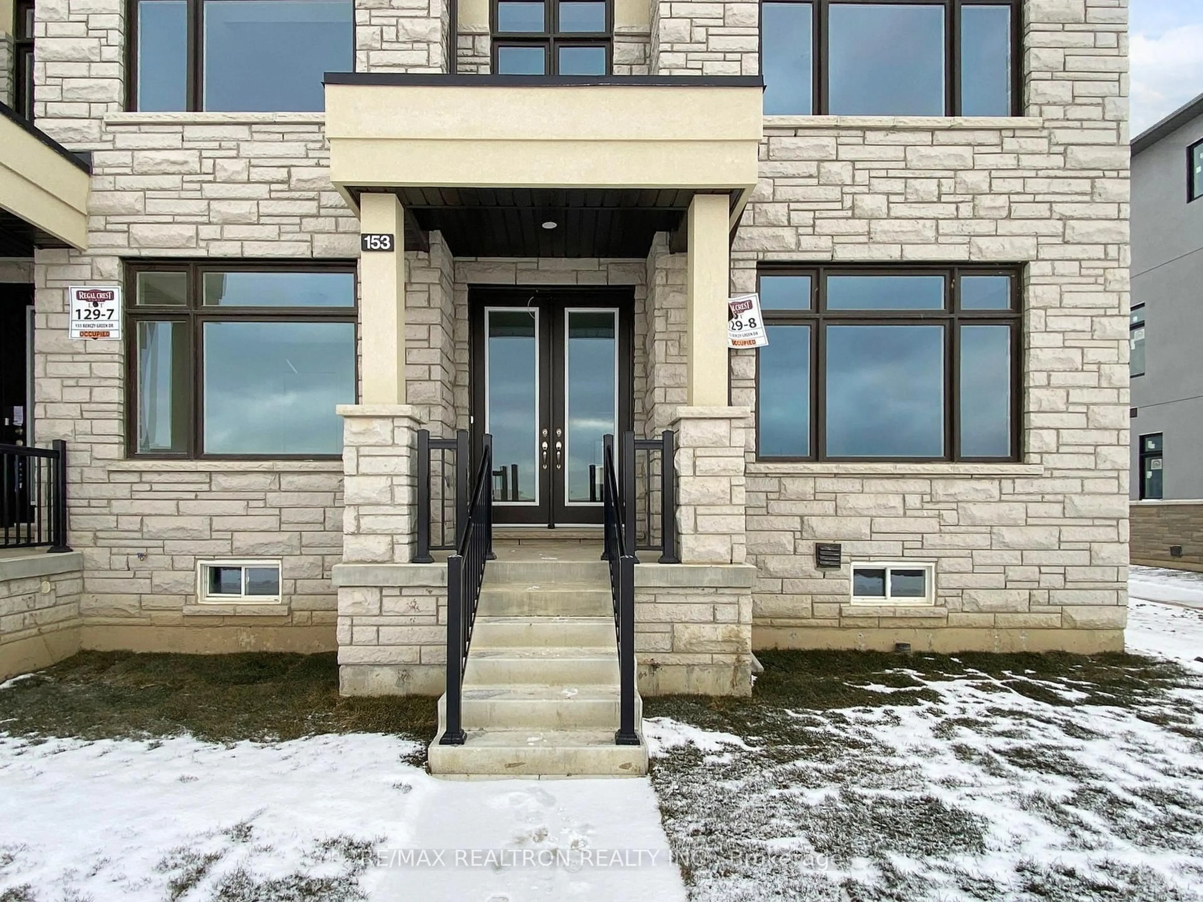 Indoor entryway for 153 Berczy Green Dr, Markham Ontario L6C 3P5