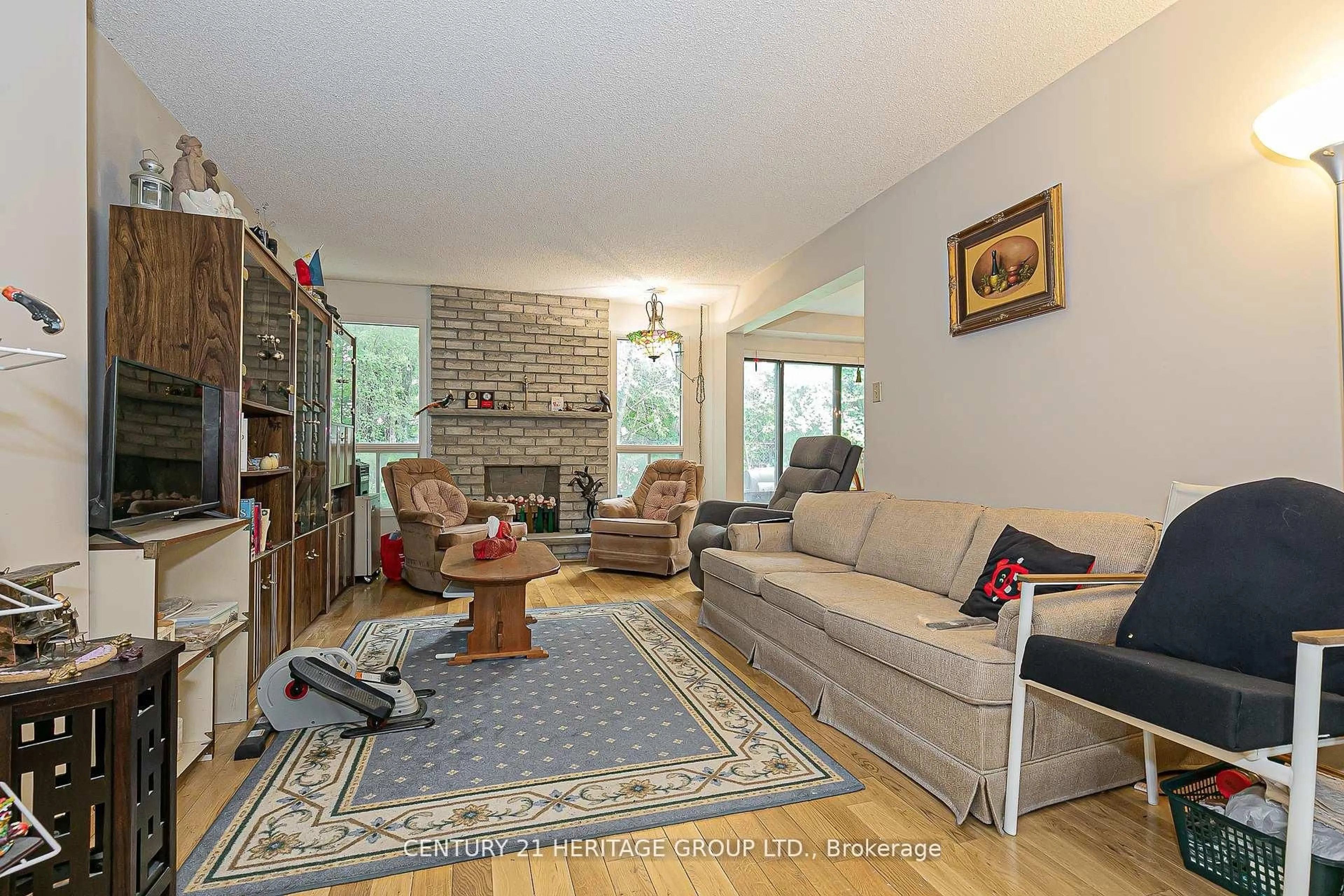 Living room with furniture, unknown for 261 Badessa Circ, Vaughan Ontario L4J 6C5