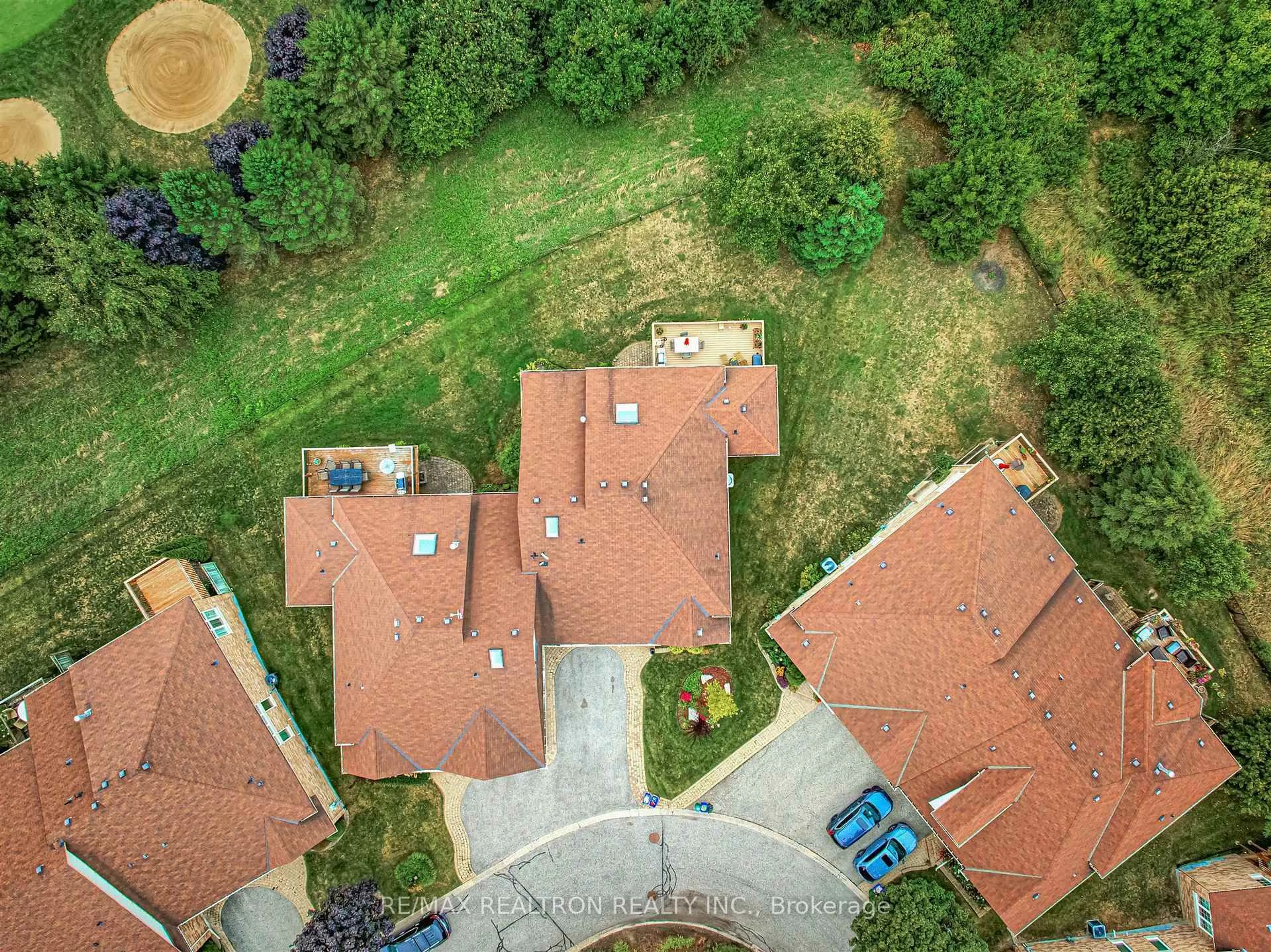 A pic from outside/outdoor area/front of a property/back of a property/a pic from drone, unknown for 418 Morley Cook Cres, Newmarket Ontario L3X 2M3