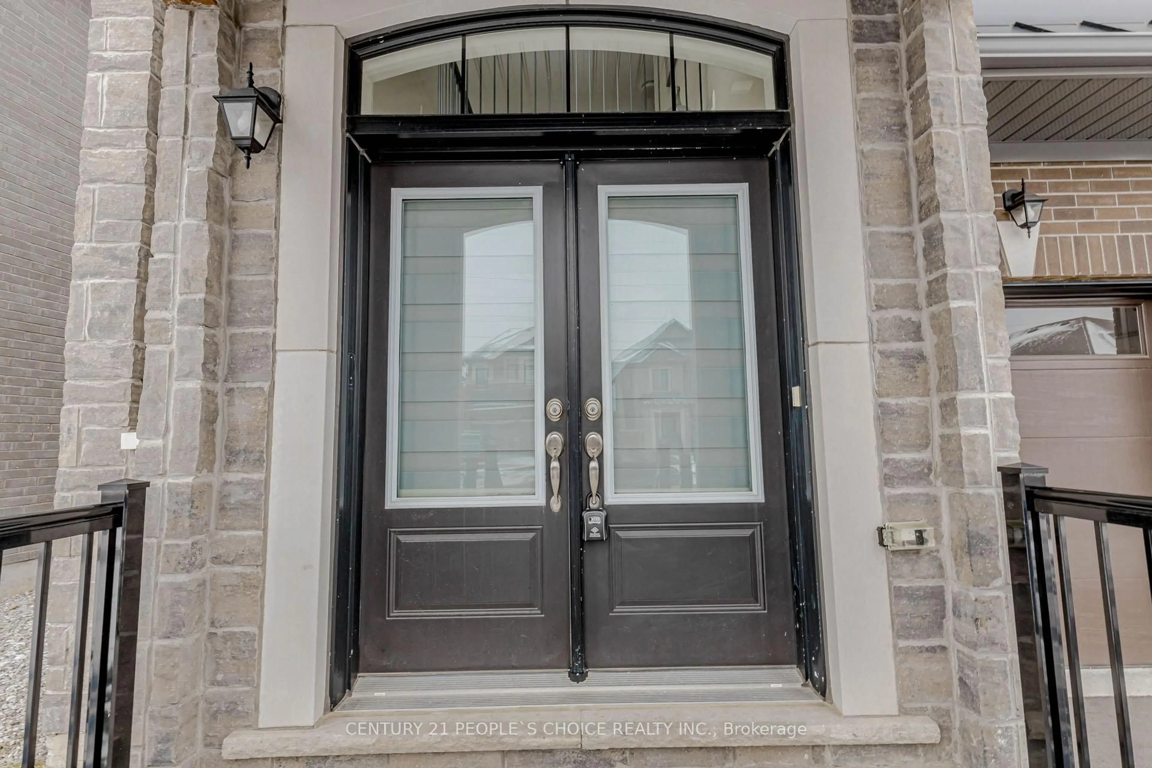 Indoor entryway for 587 Kleinburg Summit Way, Vaughan Ontario L4H 3N5