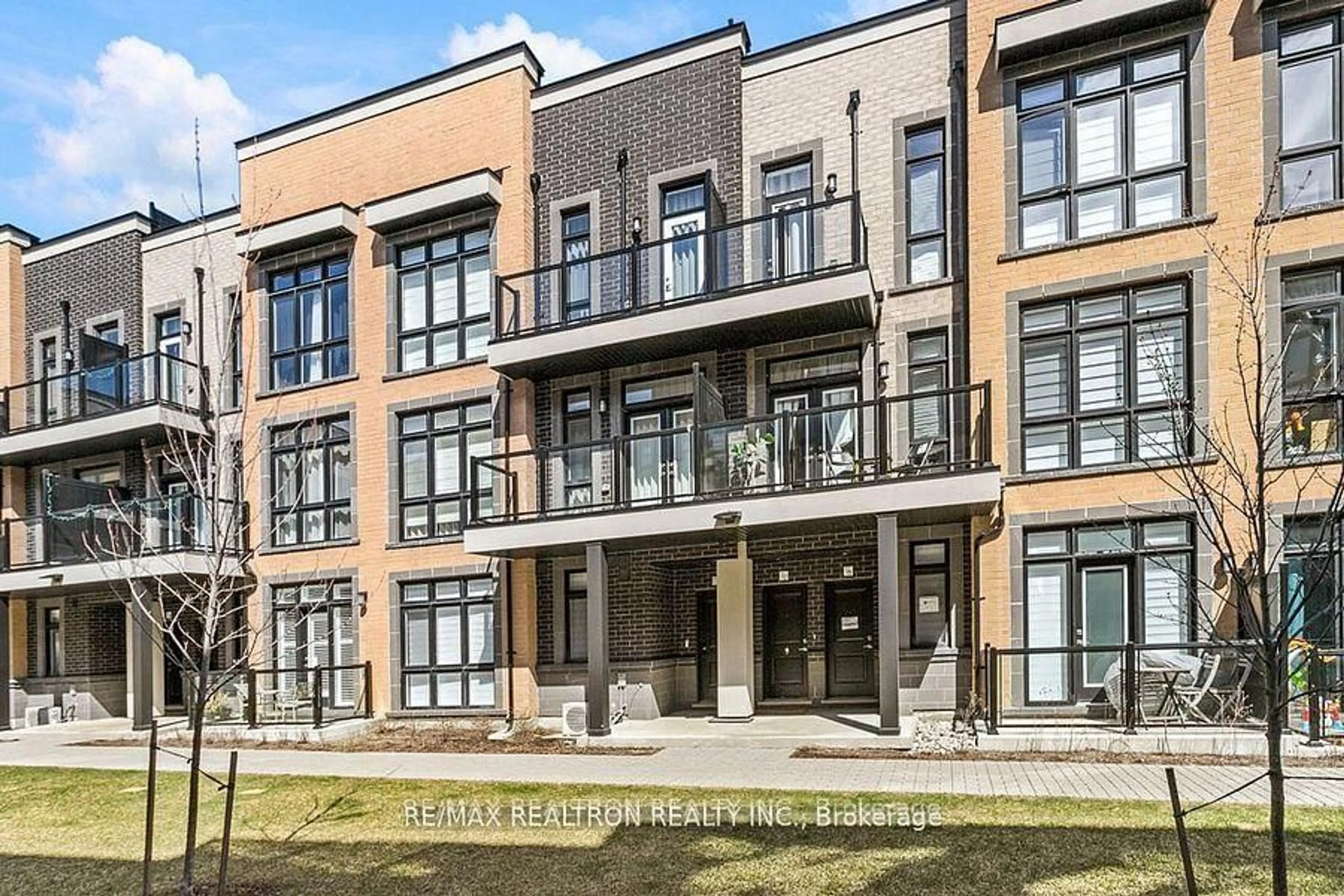 Unknown for 8 Sayers Lane #12, Richmond Hill Ontario L4E 1J4