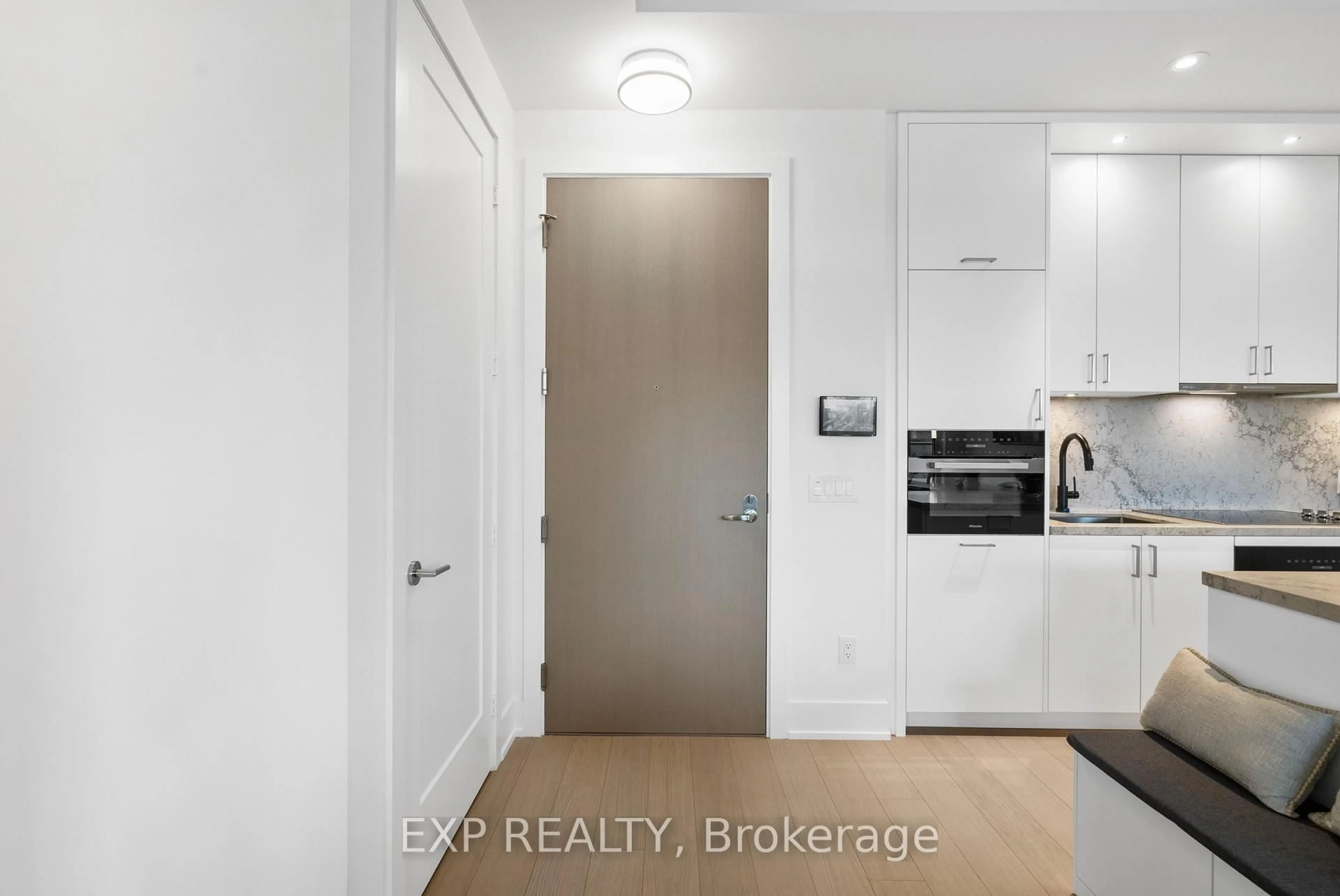 Unknown for 397 Royal Orchard Blvd #301, Markham Ontario L3T 0H3