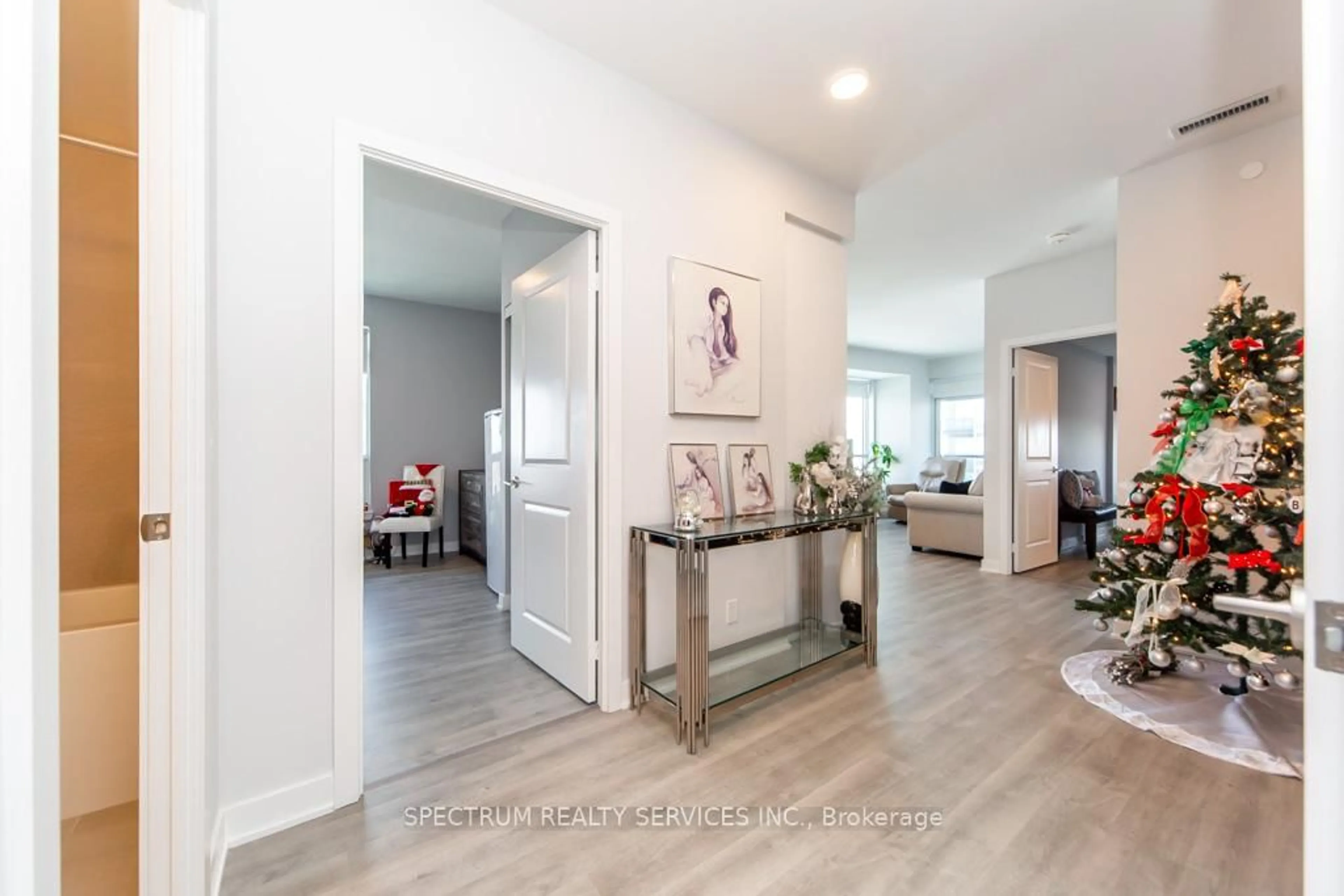 Indoor entryway for 30 Upper Mall Way #A-1007, Vaughan Ontario L4J 0L7