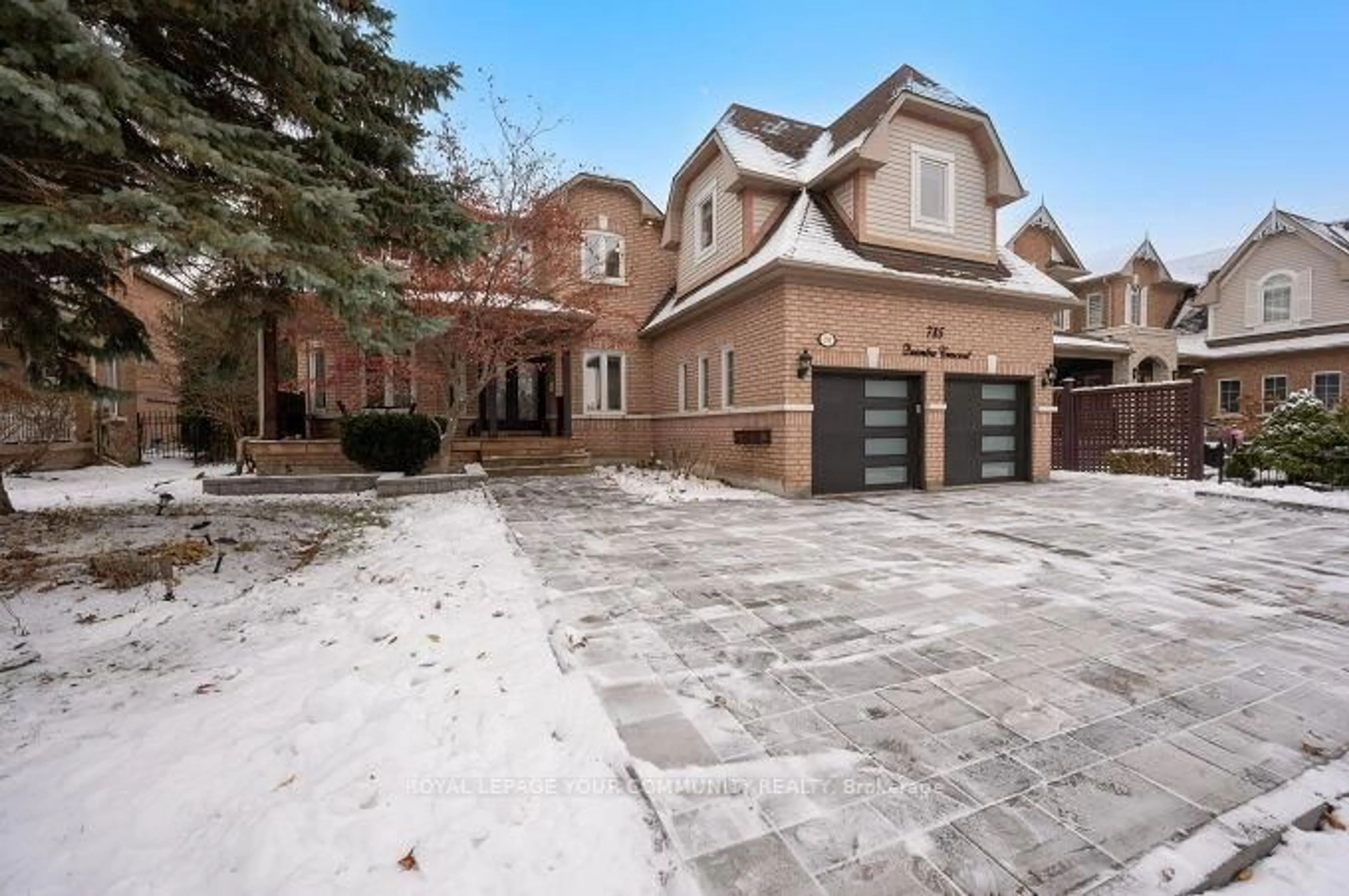 Home with brick exterior material, street for 785 Quantra Cres, Newmarket Ontario L3X 1M9