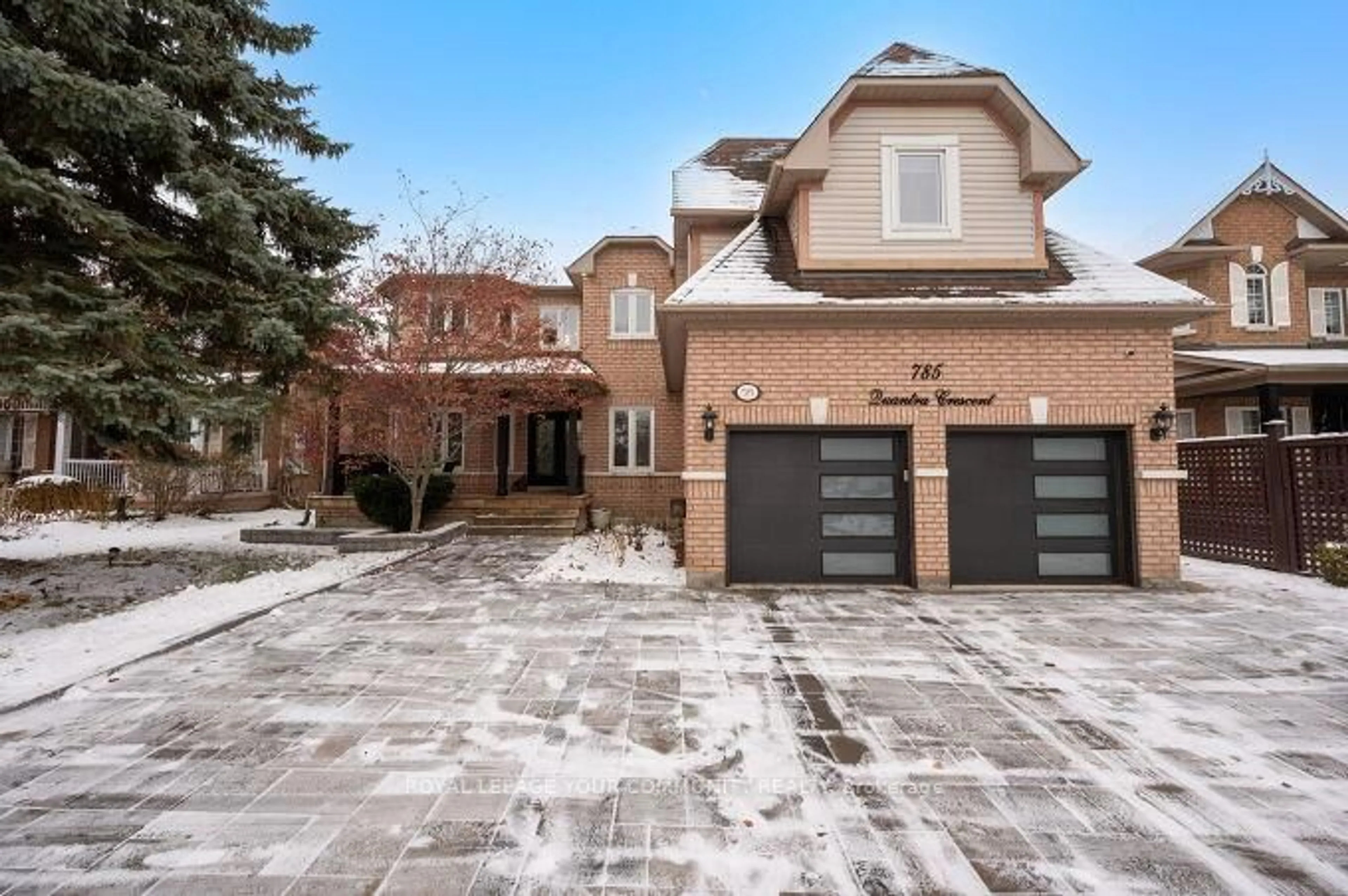 Home with brick exterior material, street for 785 Quantra Cres, Newmarket Ontario L3X 1M9