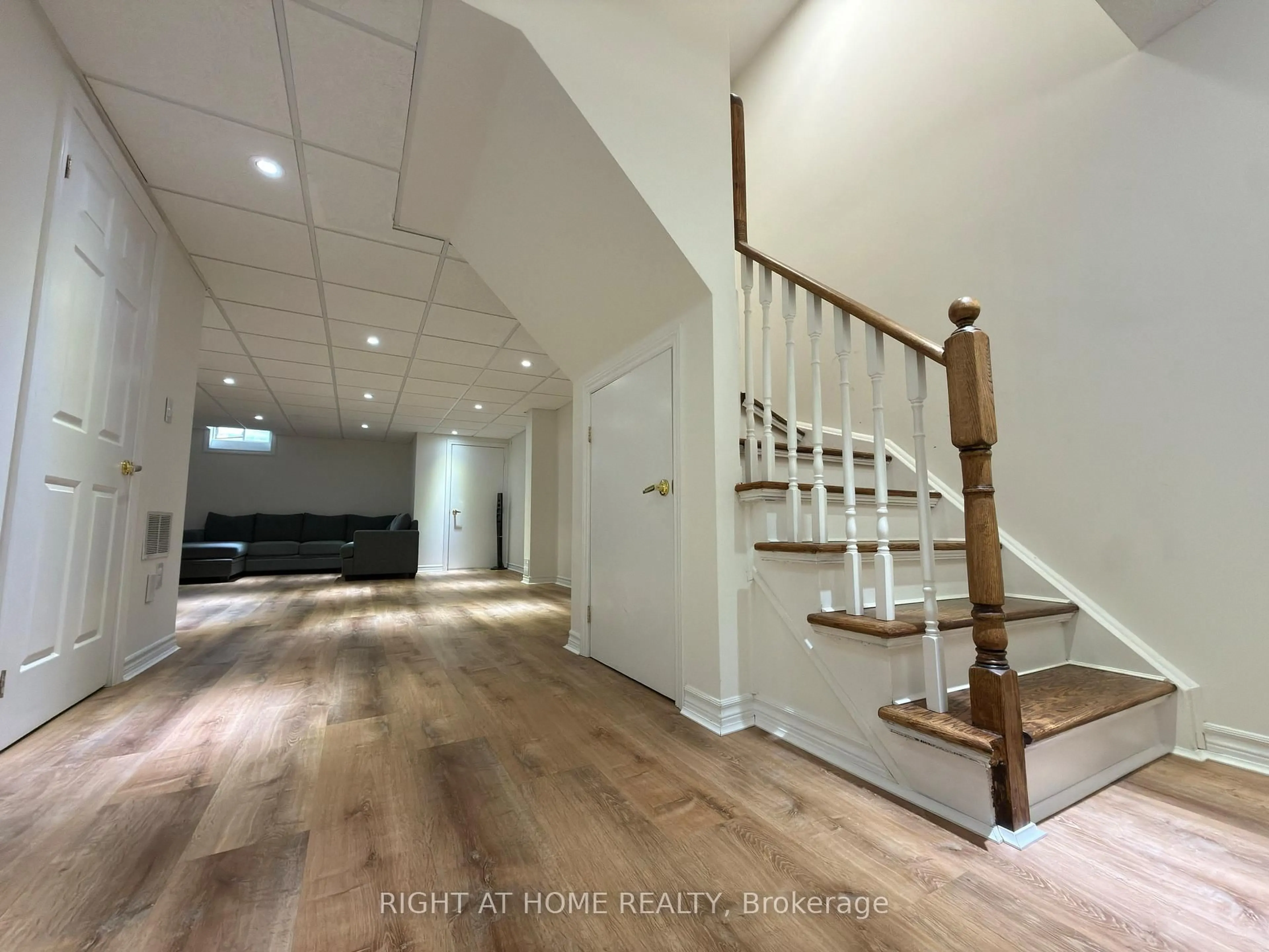 Indoor foyer for 3 Bellagio Cres, Vaughan Ontario L4K 5J9