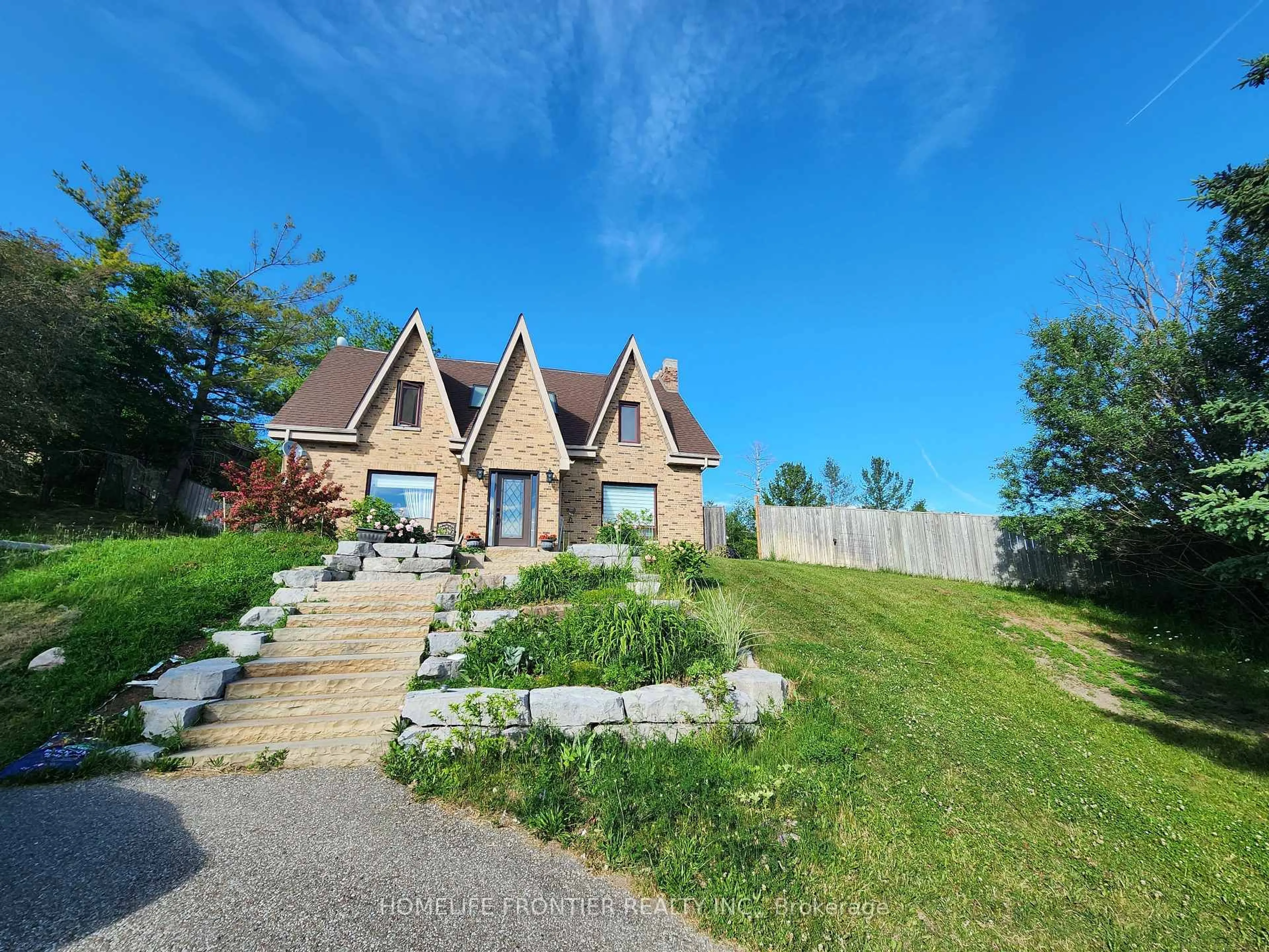 A pic from outside/outdoor area/front of a property/back of a property/a pic from drone, unknown for 3 Mandalane Dr, King Ontario L0G 1T0