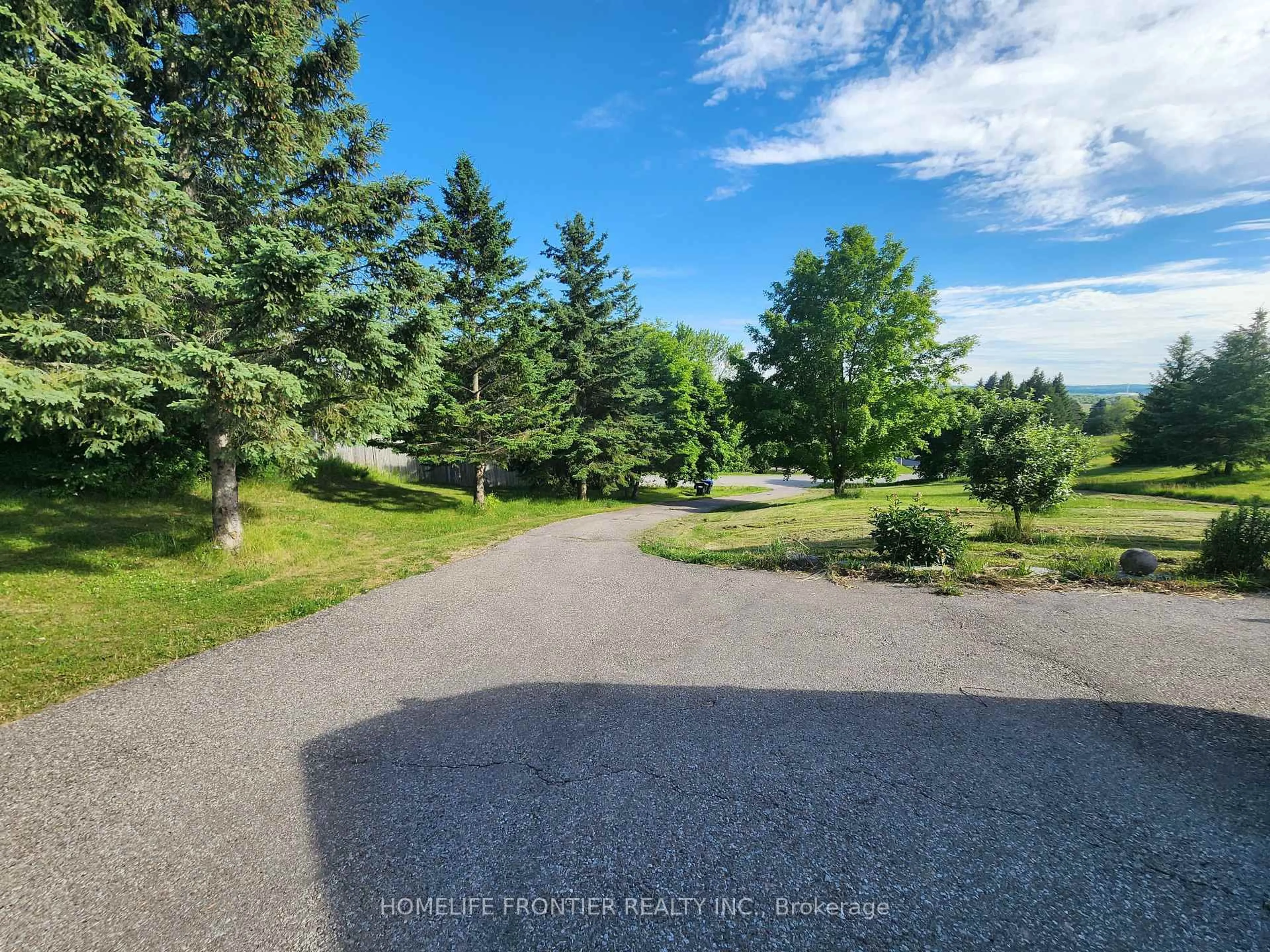 A pic from outside/outdoor area/front of a property/back of a property/a pic from drone, unknown for 3 Mandalane Dr, King Ontario L0G 1T0