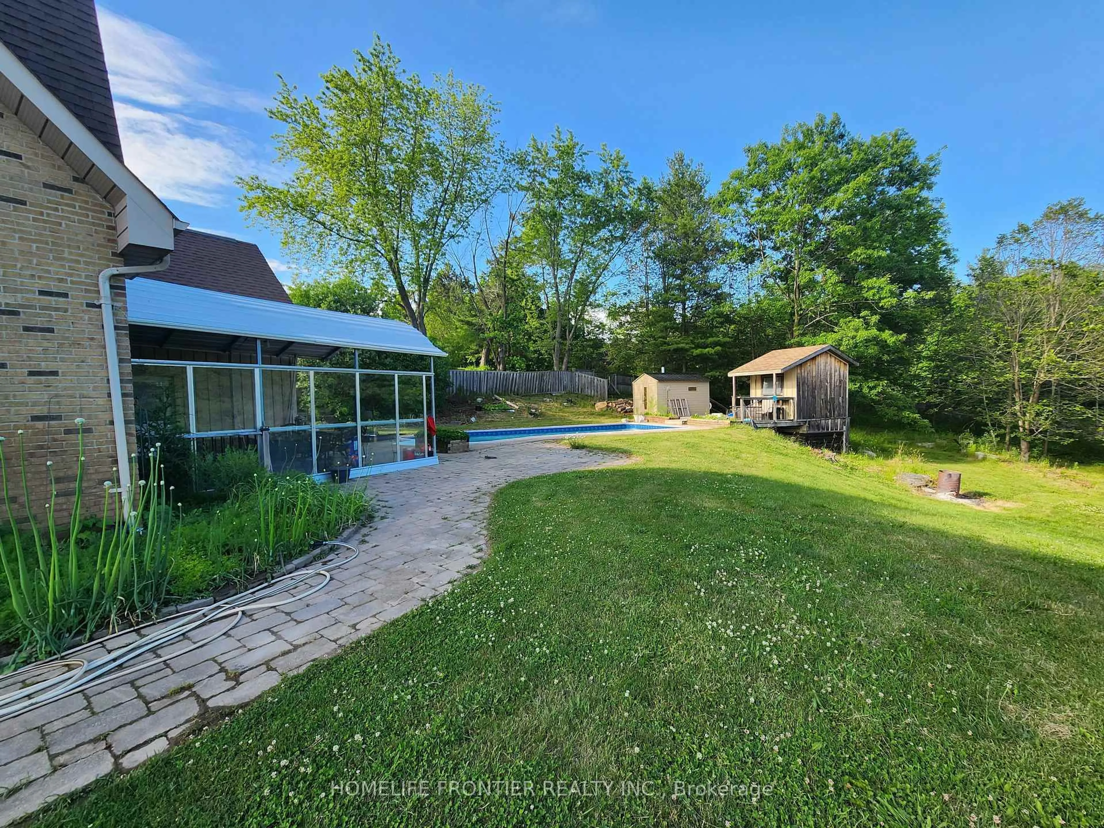 A pic from outside/outdoor area/front of a property/back of a property/a pic from drone, water/lake/river/ocean view for 3 Mandalane Dr, King Ontario L0G 1T0