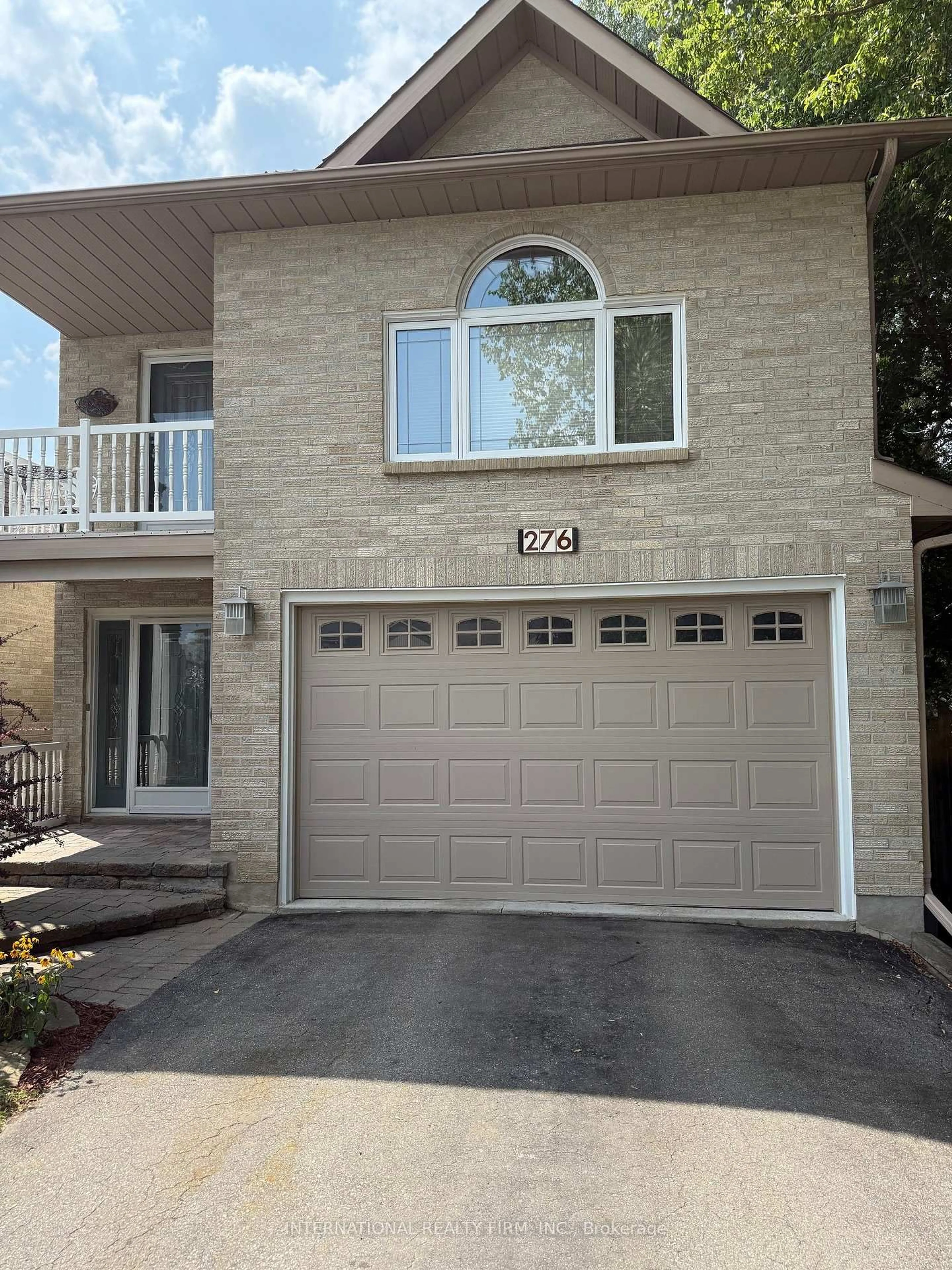 Home with vinyl exterior material, street for 276 Sheridan Crt, Newmarket Ontario L3Y 8P9