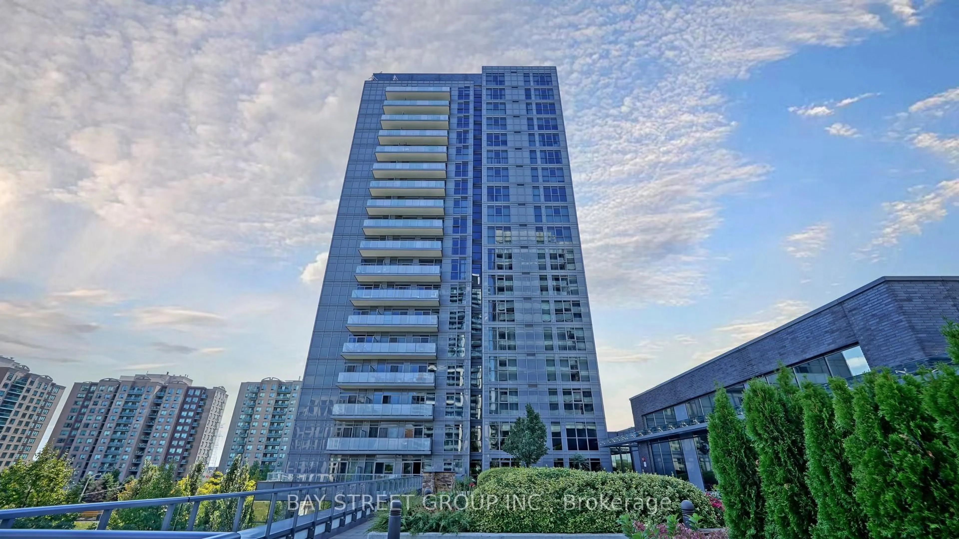 Indoor foyer for 55 Oneida Cres #503, Richmond Hill Ontario L4B 0E8