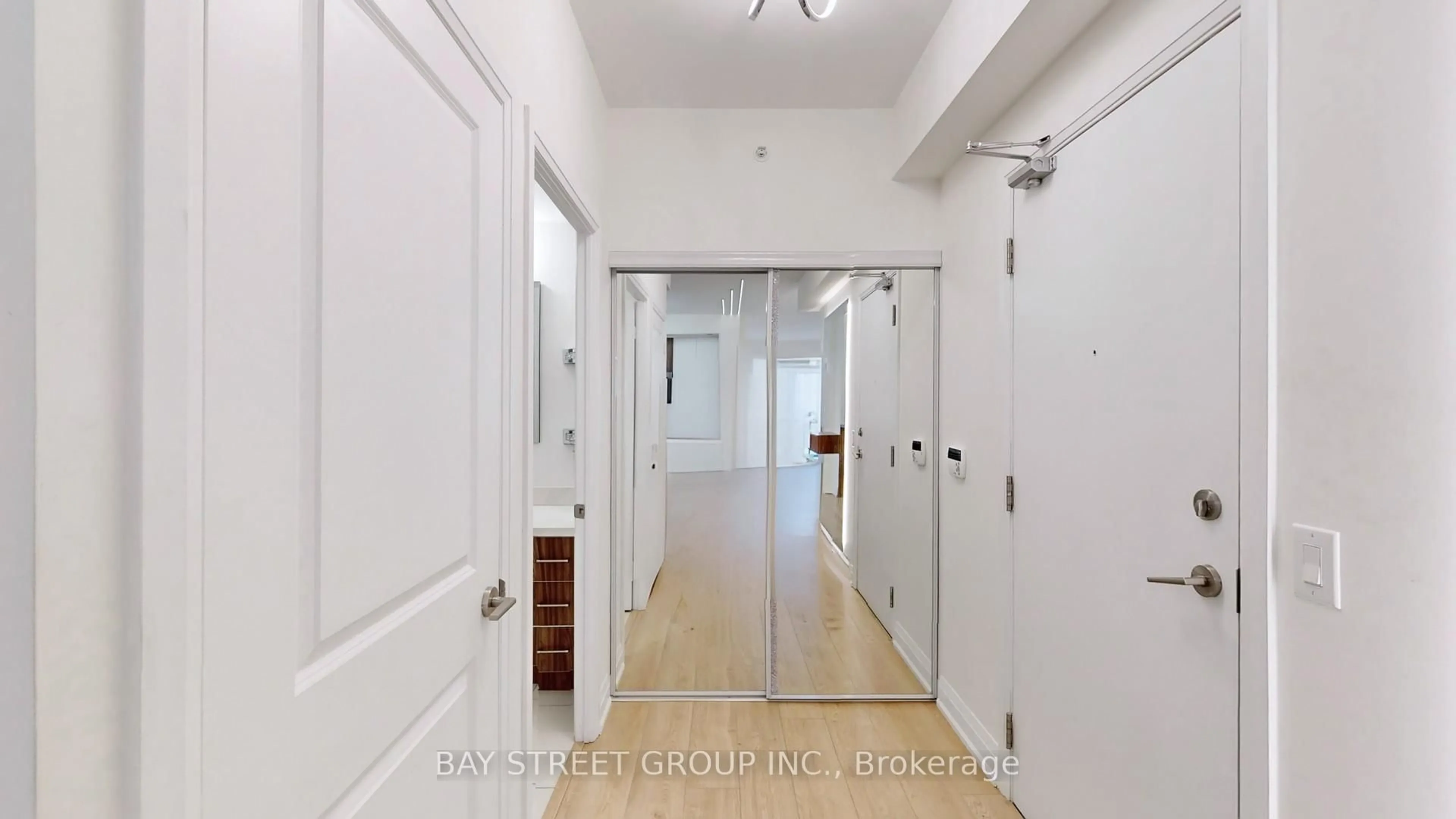 Indoor foyer for 55 Oneida Cres #503, Richmond Hill Ontario L4B 0E8