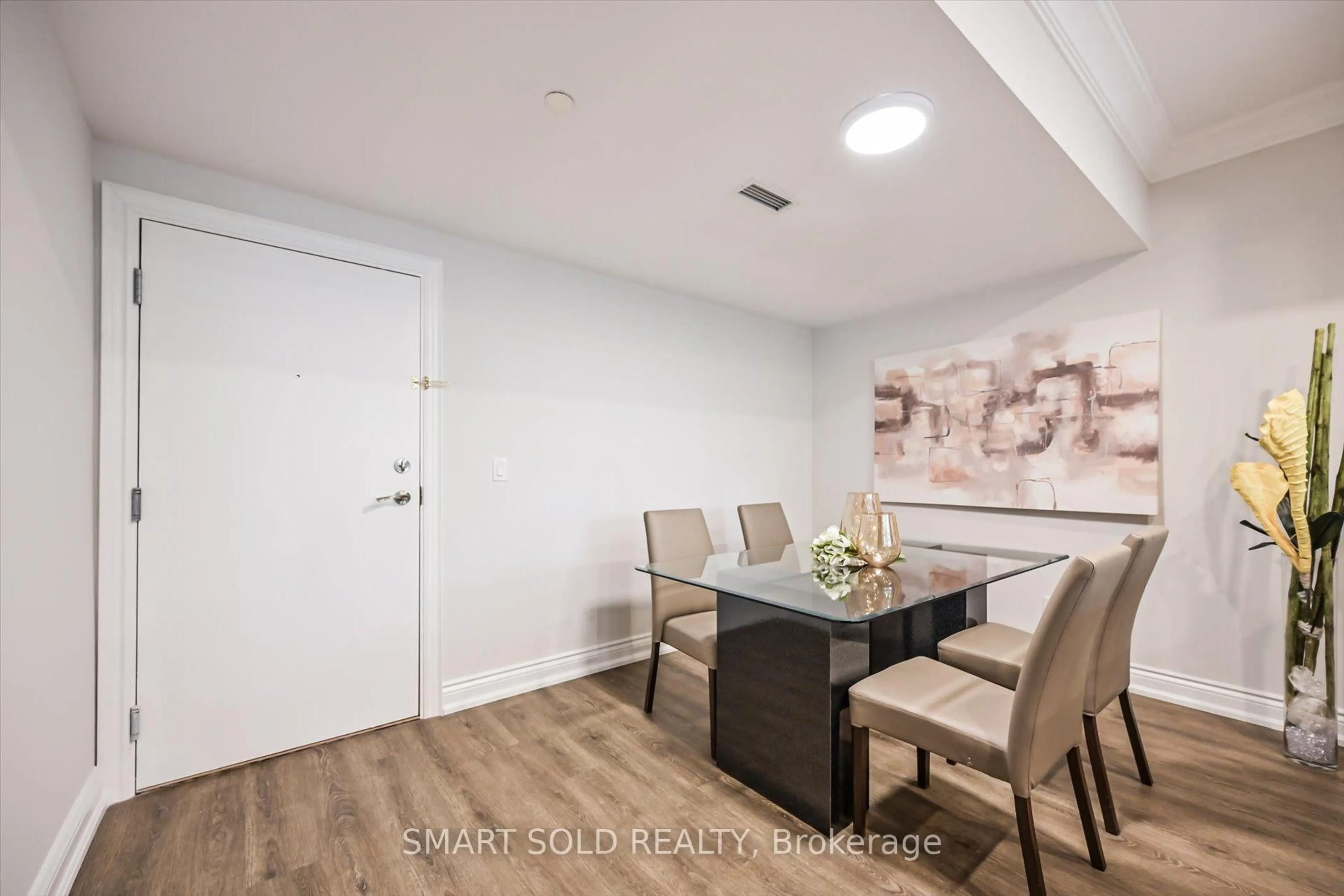 Dining room, wood/laminate floor for 89 SOUTH TOWN CENTRE Blvd #A112, Markham Ontario L6G 0E8