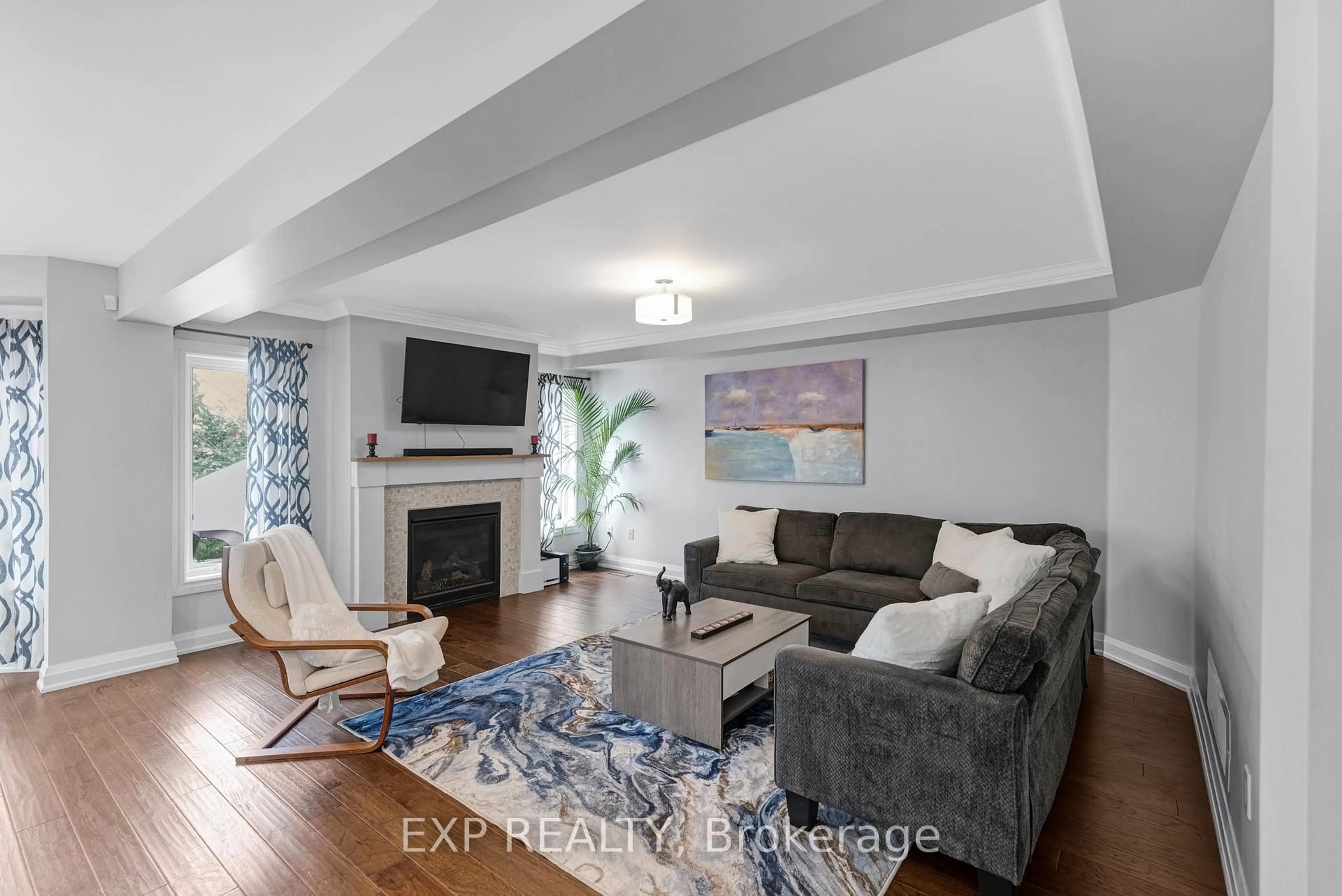 Living room with furniture, unknown for 35 Viscount Way, East Gwillimbury Ontario L0G 1M0