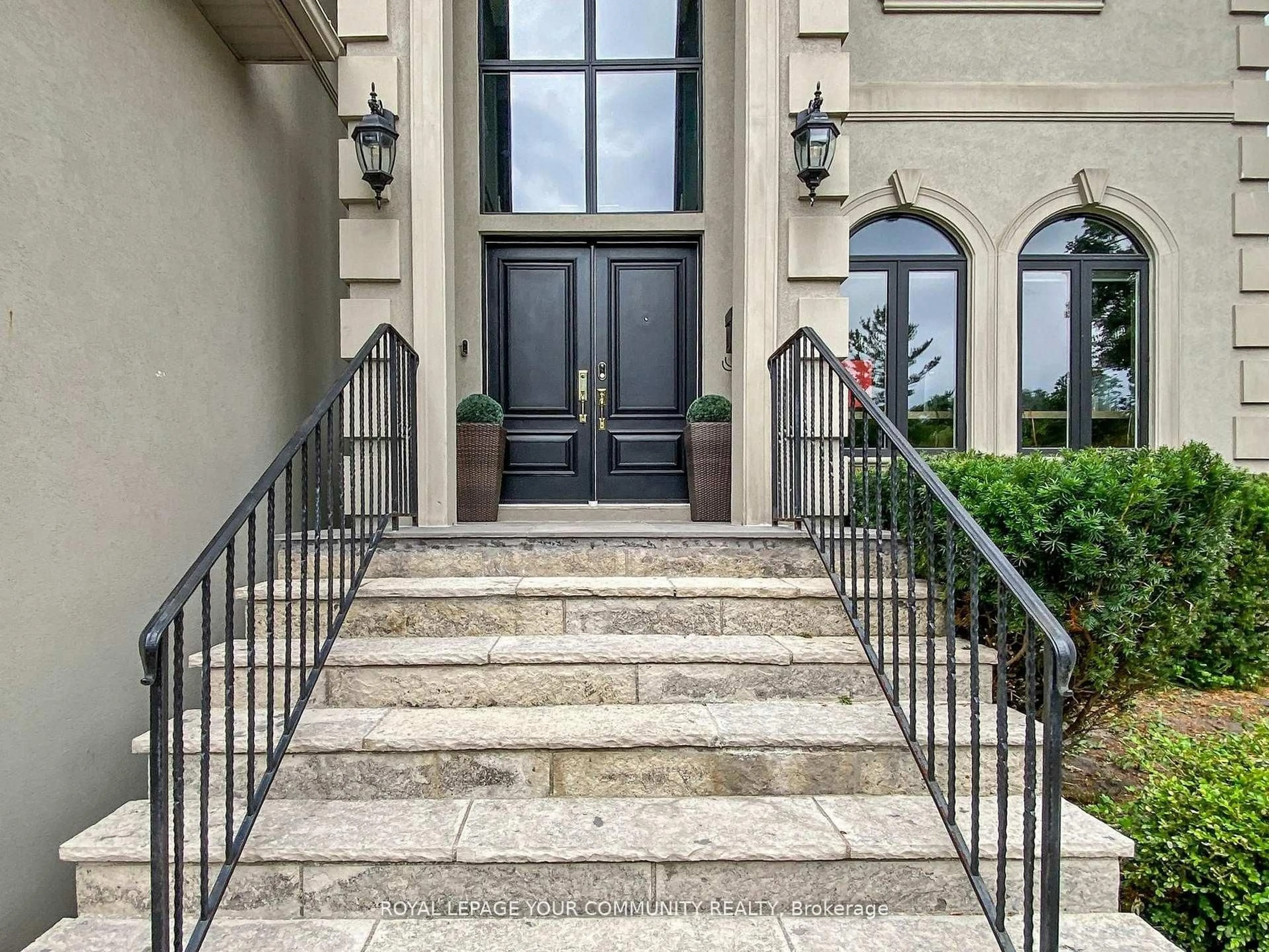 Indoor entryway for 5 Trilogy Crt, Richmond Hill Ontario L4C 0M4