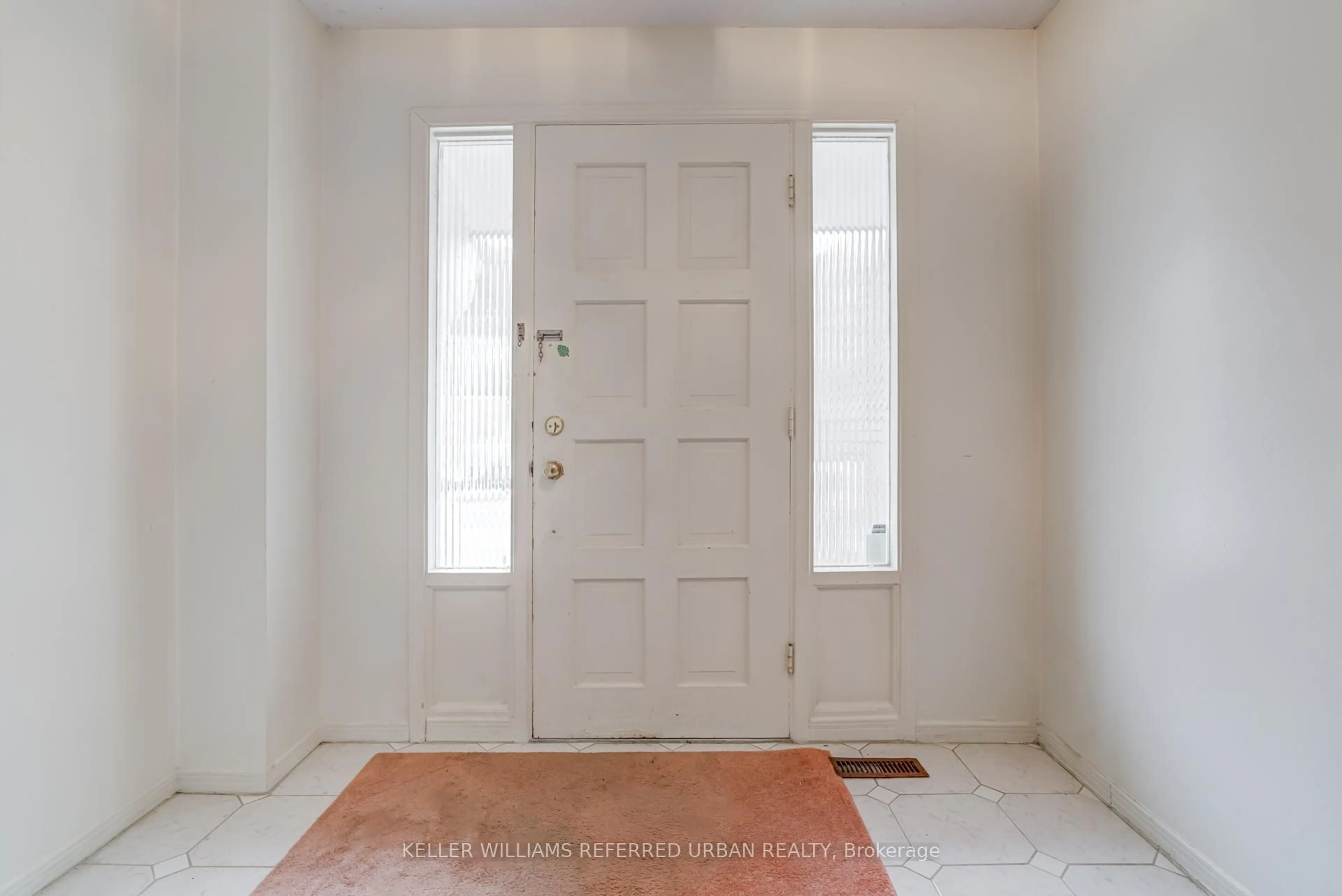 Indoor entryway for 653 Village Parkway #18, Markham Ontario L3R 2R2