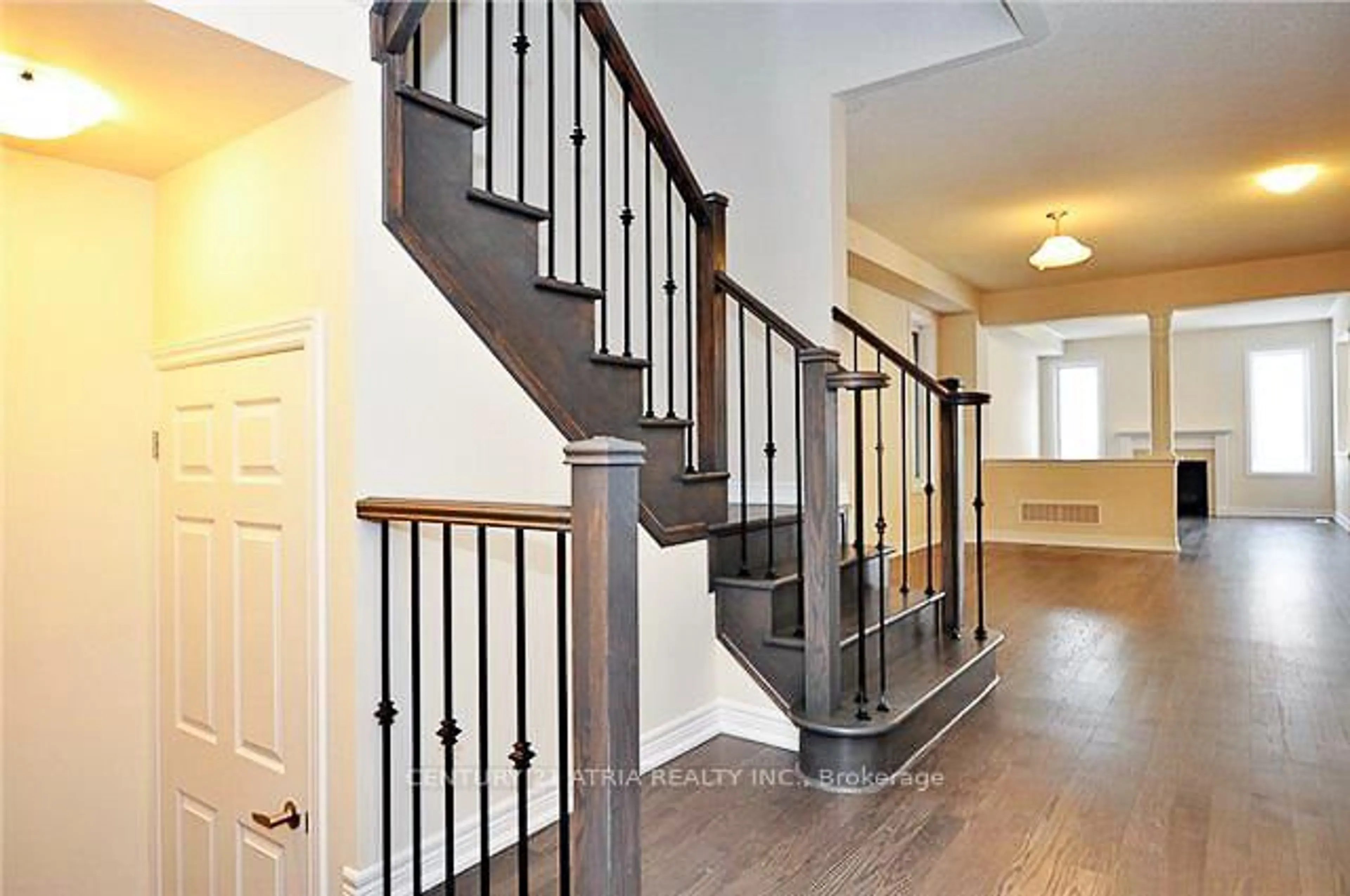 Unknown for 4 Applegate Dr, East Gwillimbury Ontario L9N 0R2