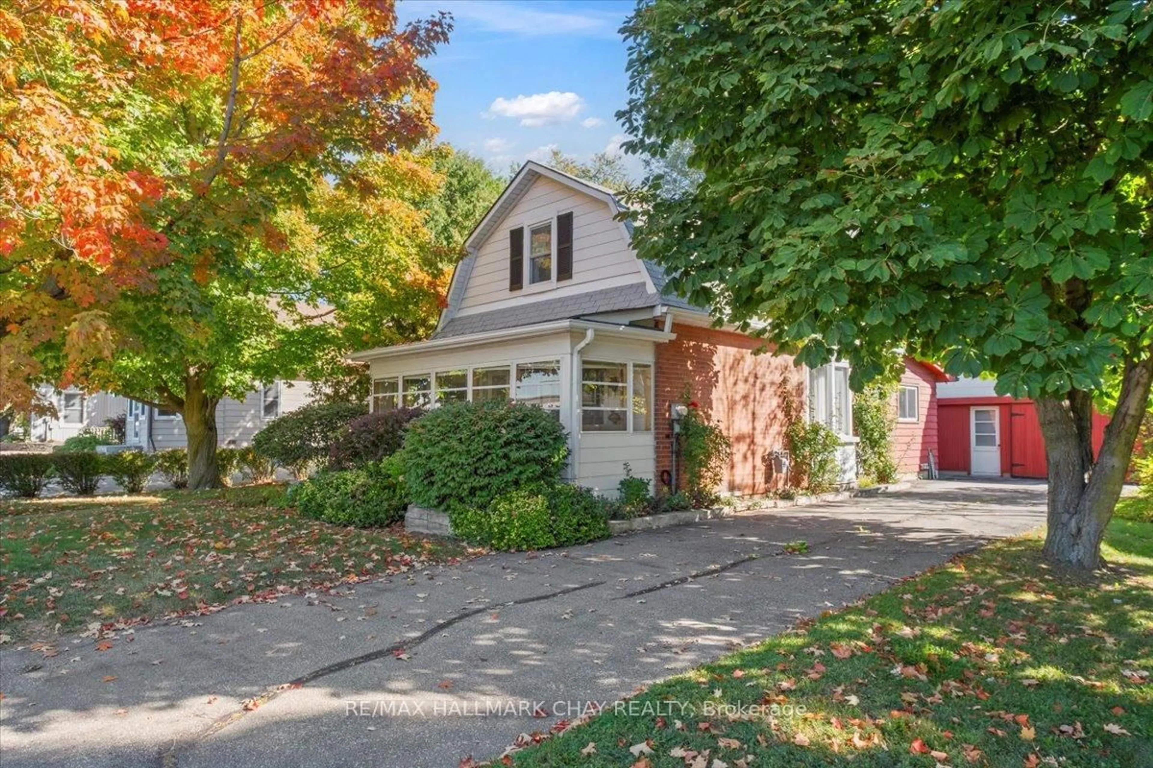 Home with vinyl exterior material, street for 63 King St, New Tecumseth Ontario L9R 1B6