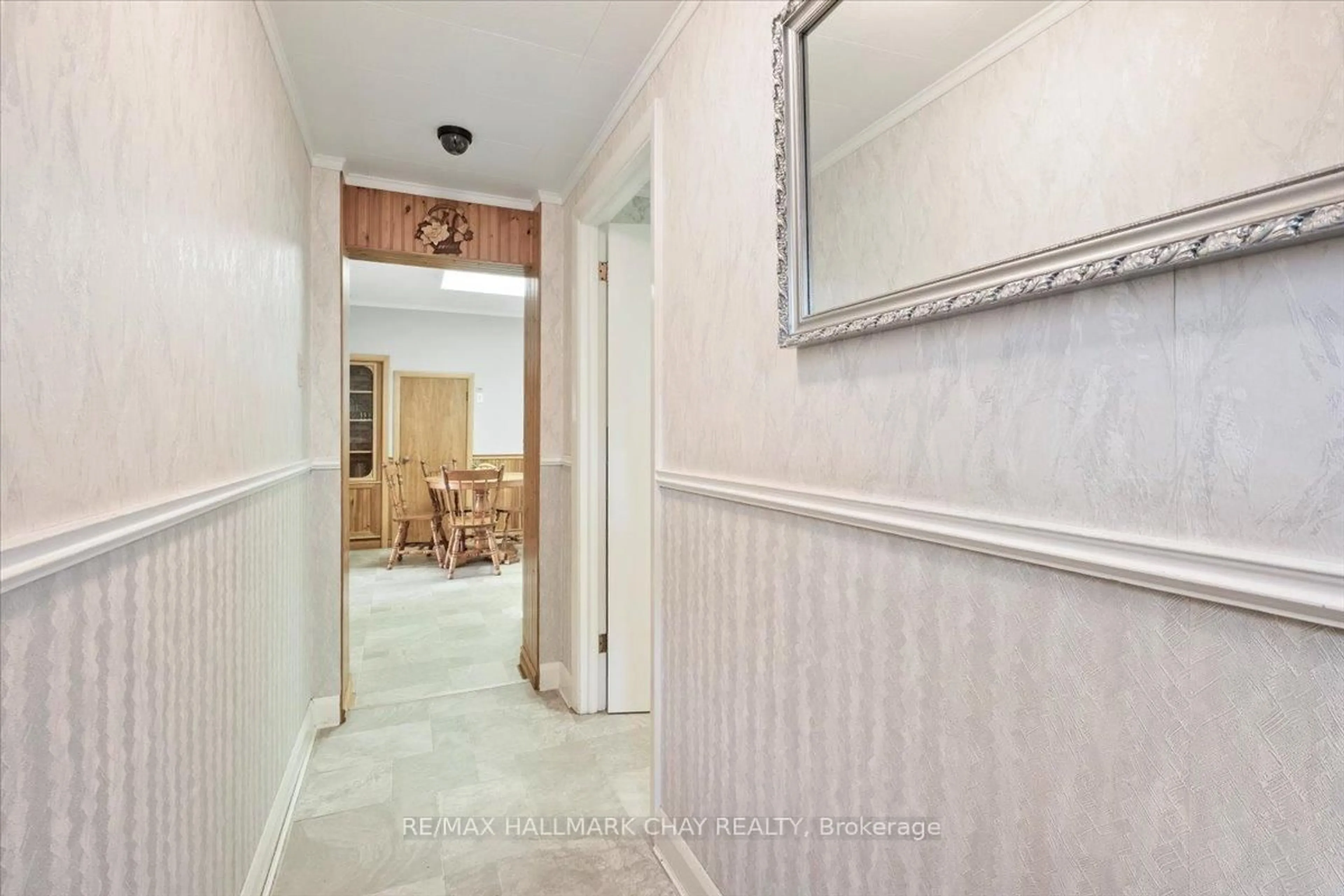 Indoor foyer for 63 King St, New Tecumseth Ontario L9R 1B6