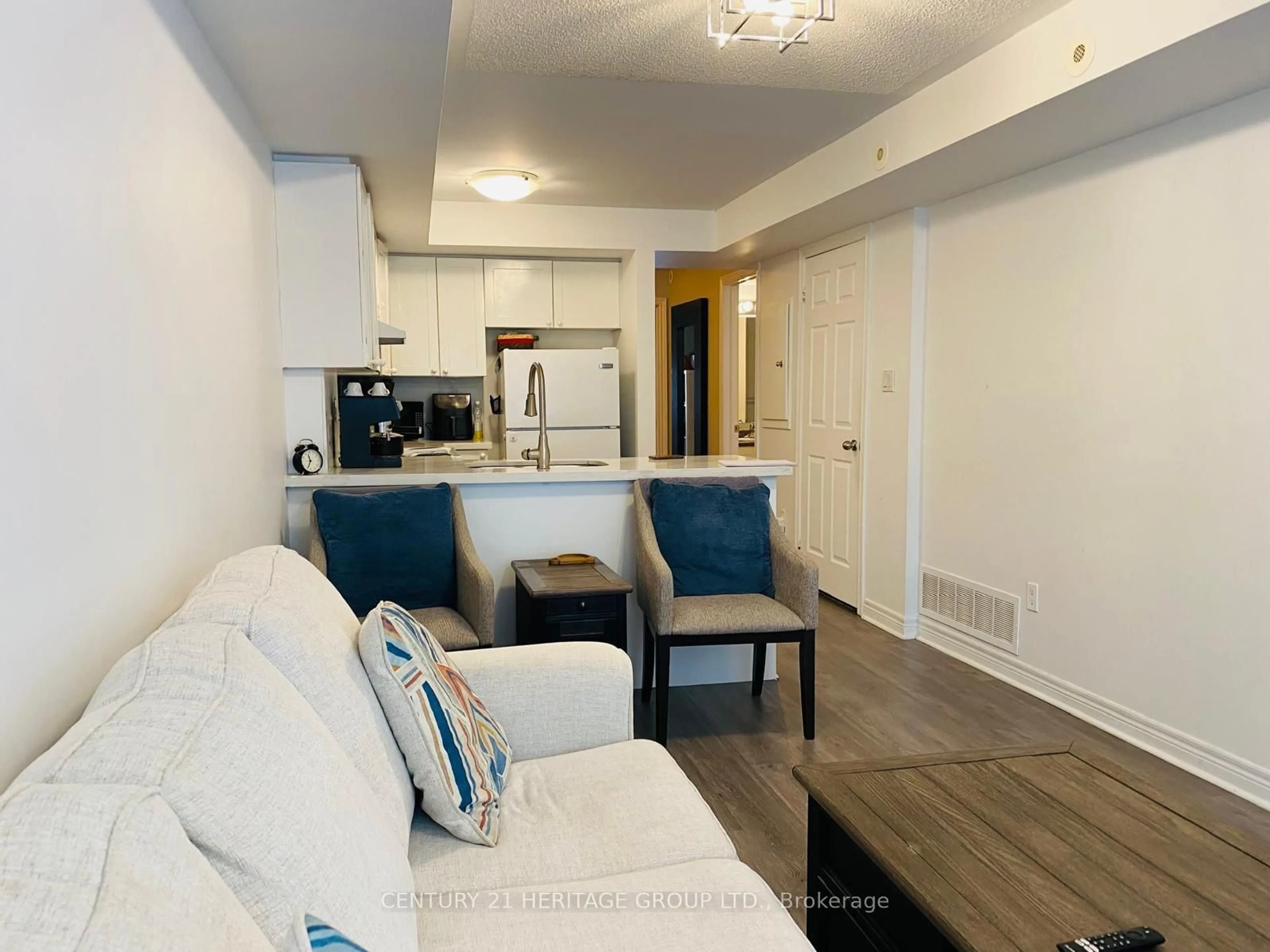 Living room with furniture, unknown for 316 John St #262, Markham Ontario L3T 0A7