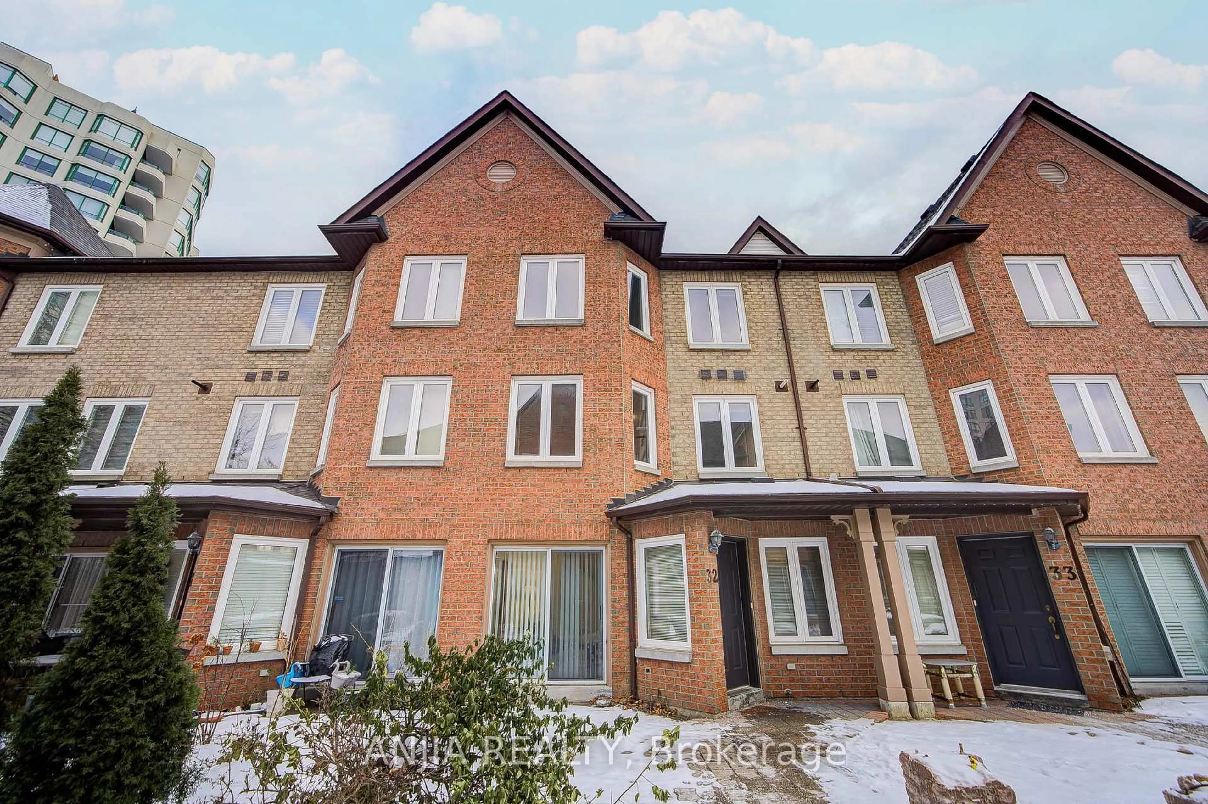 A pic from outside/outdoor area/front of a property/back of a property/a pic from drone, unknown for 735 New Westminster Dr #32, Vaughan Ontario L4J 7Y9