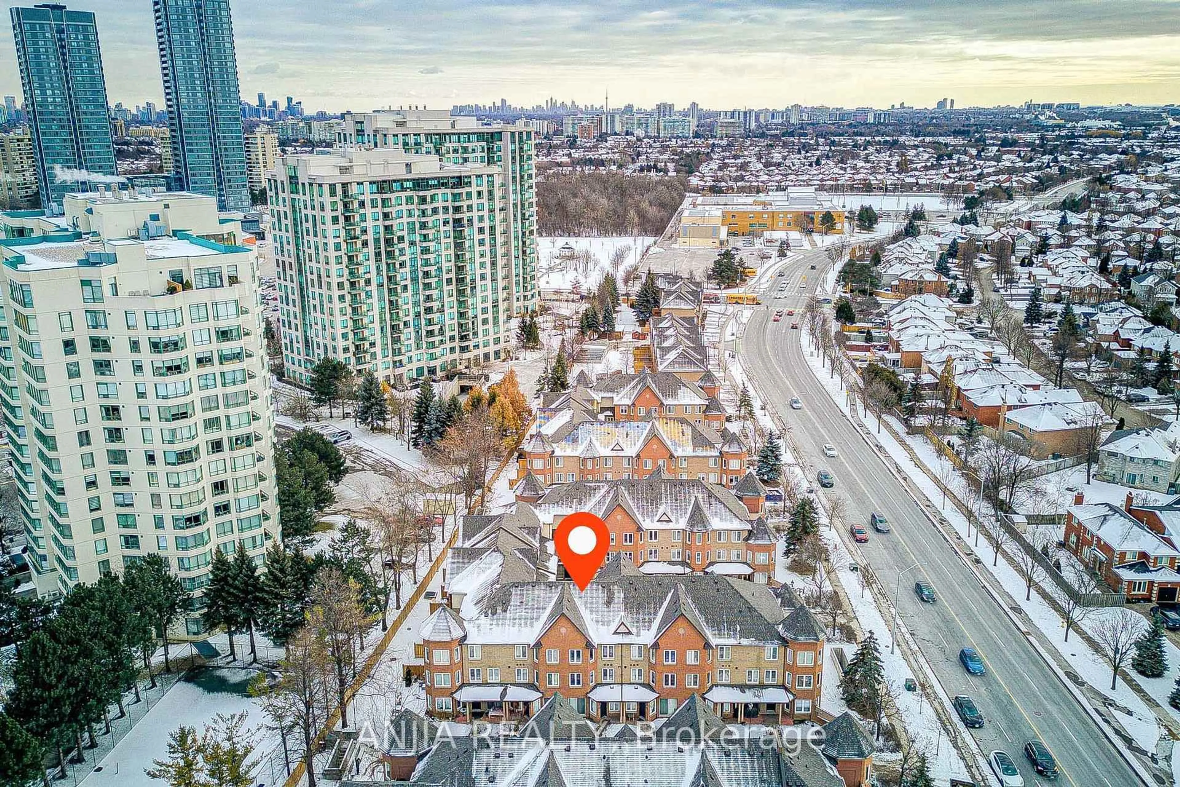 A pic from outside/outdoor area/front of a property/back of a property/a pic from drone, city buildings view from balcony for 735 New Westminster Dr #32, Vaughan Ontario L4J 7Y9